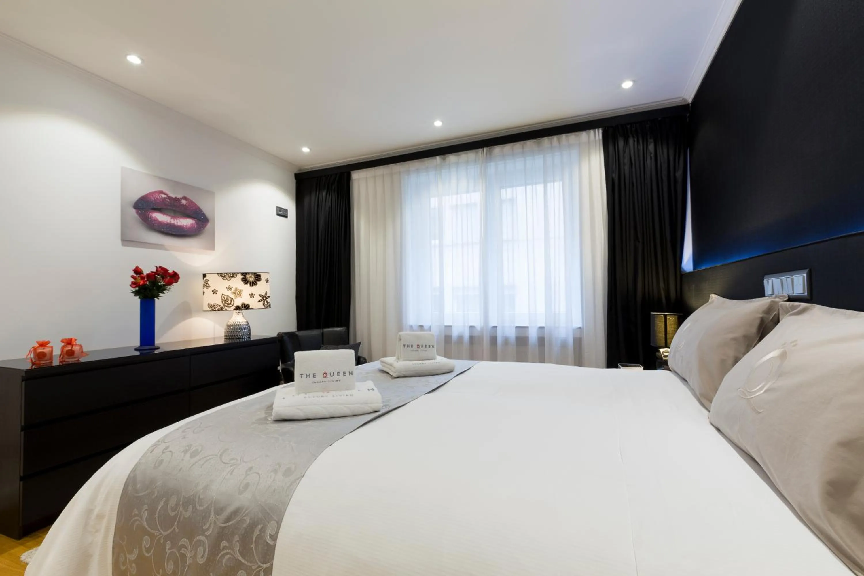 Bedroom, Bed in The Queen Luxury Apartments - Villa Cortina