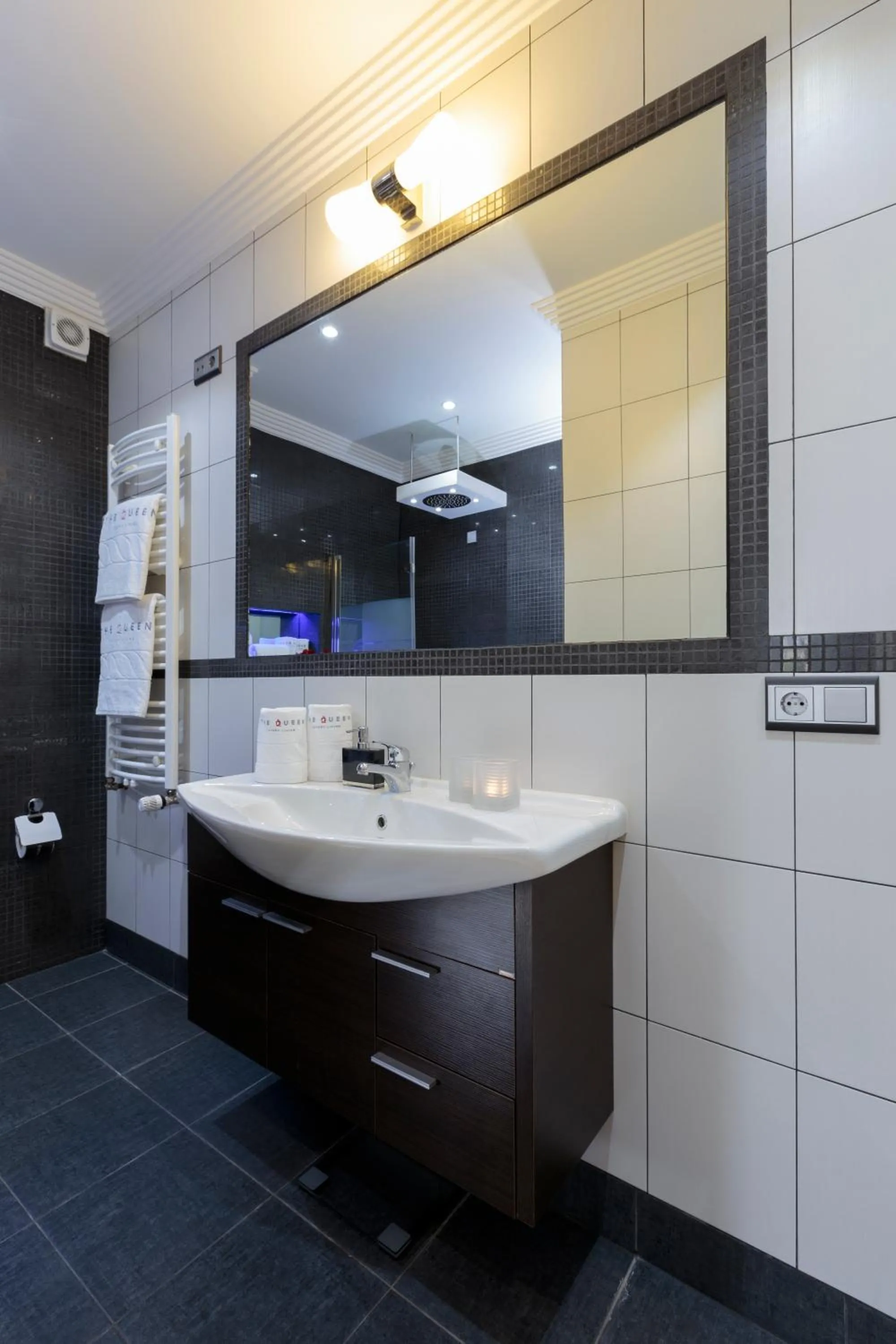 Bathroom in The Queen Luxury Apartments - Villa Cortina