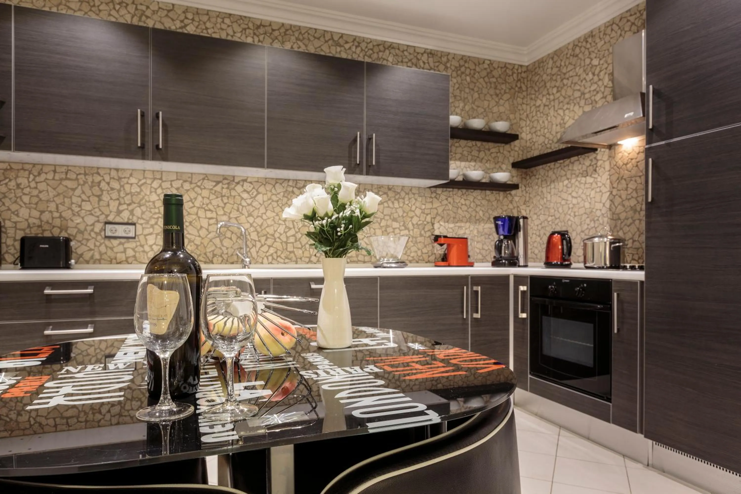 Kitchen or kitchenette in The Queen Luxury Apartments - Villa Cortina