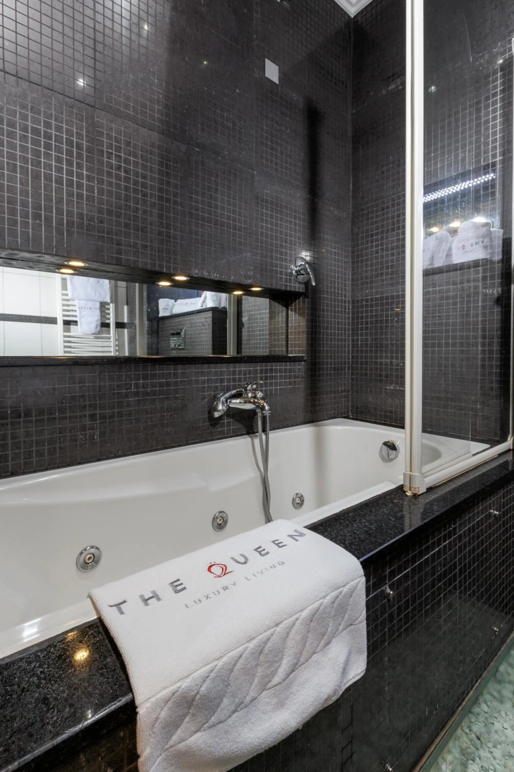 Bathroom in The Queen Luxury Apartments - Villa Cortina