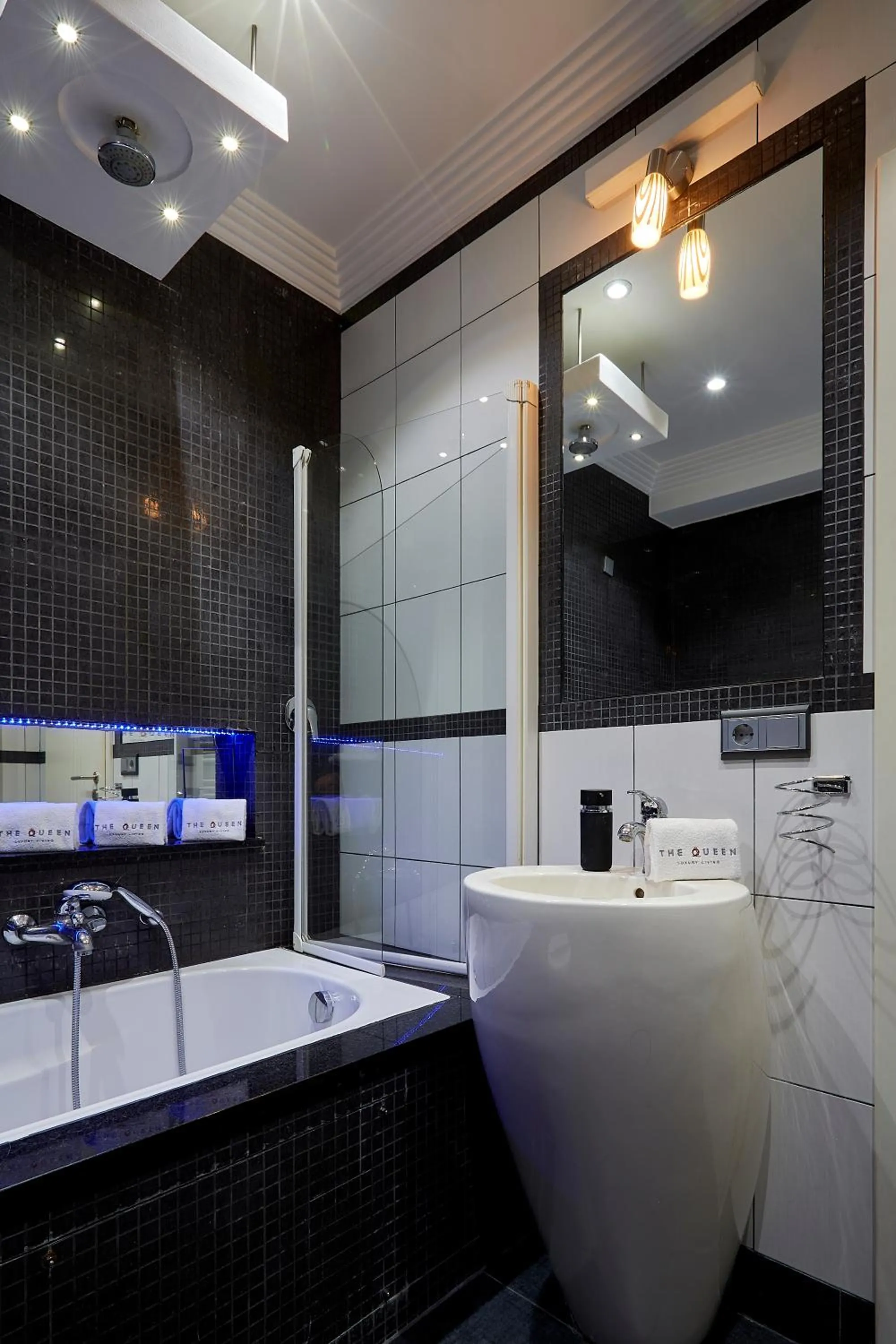 Bathroom in The Queen Luxury Apartments - Villa Cortina