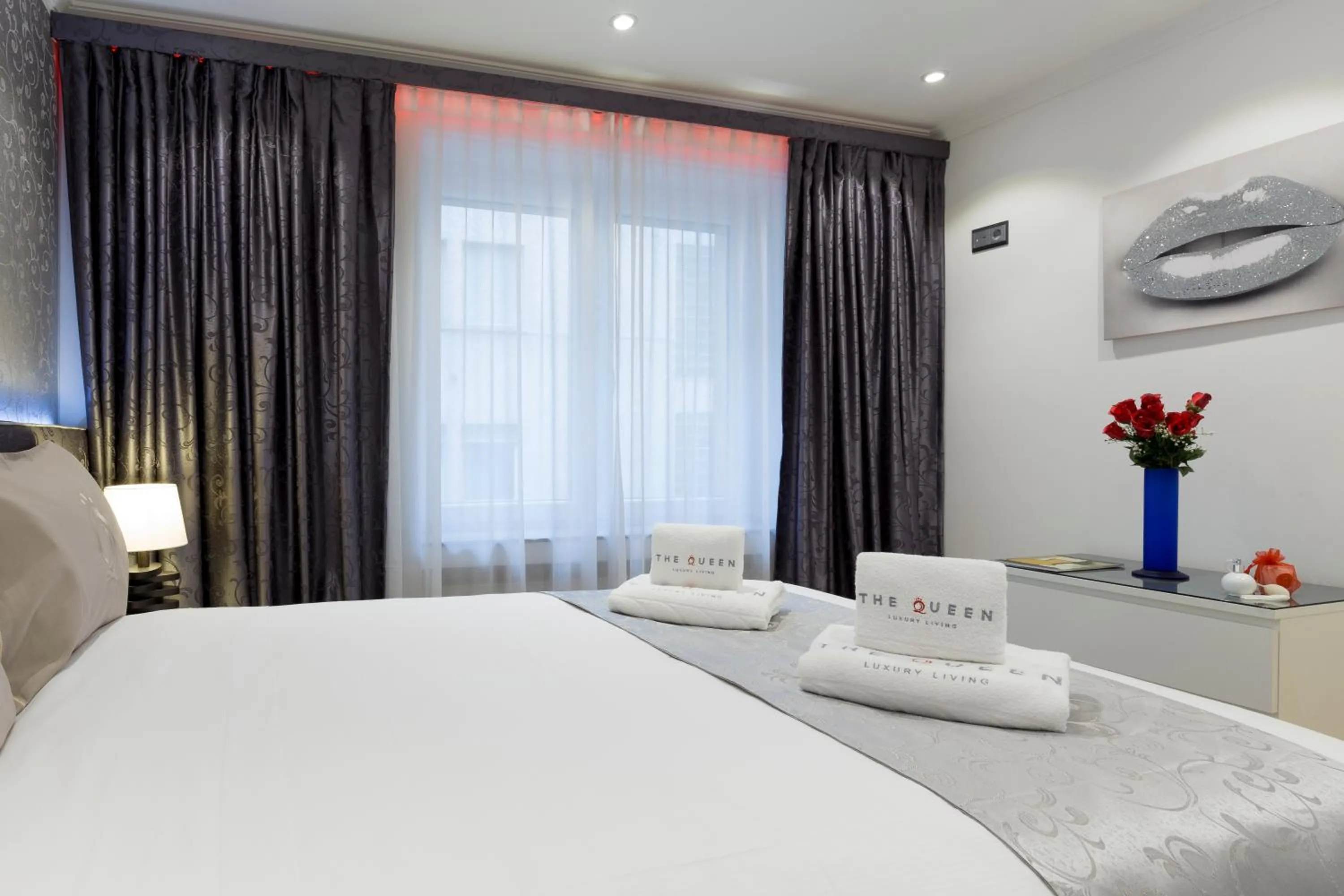 Bedroom, Bed in The Queen Luxury Apartments - Villa Cortina