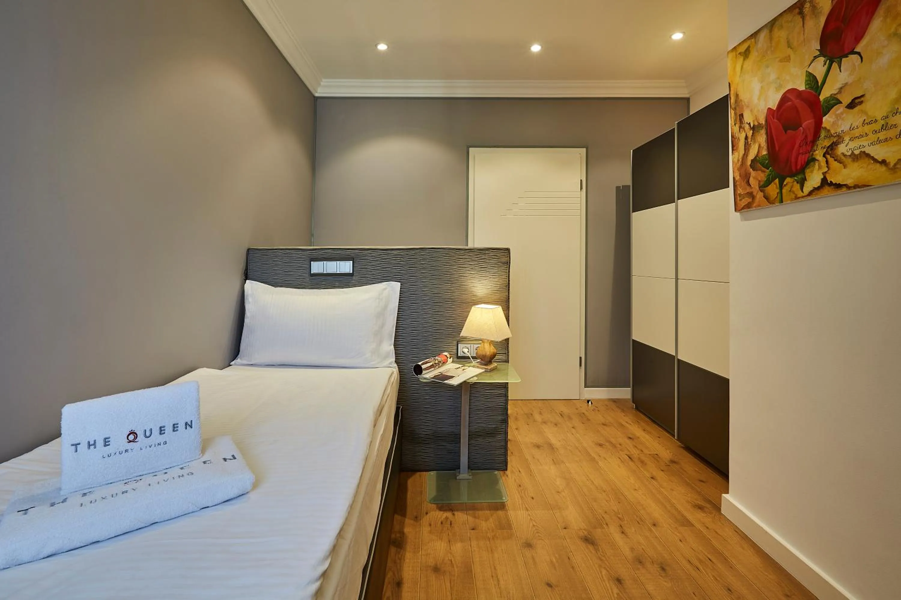 Bedroom, Bed in The Queen Luxury Apartments - Villa Cortina