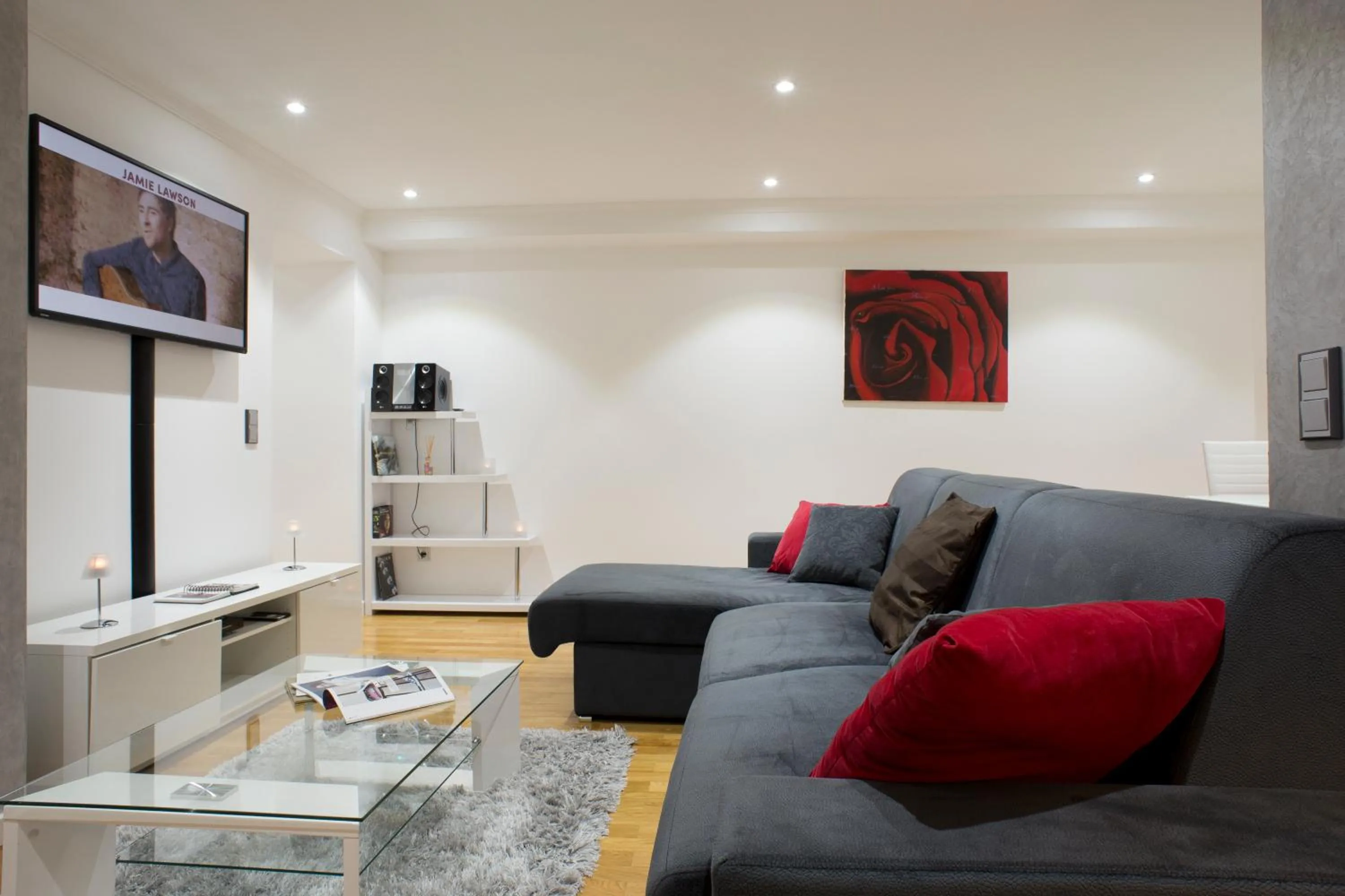 TV and multimedia in The Queen Luxury Apartments - Villa Cortina