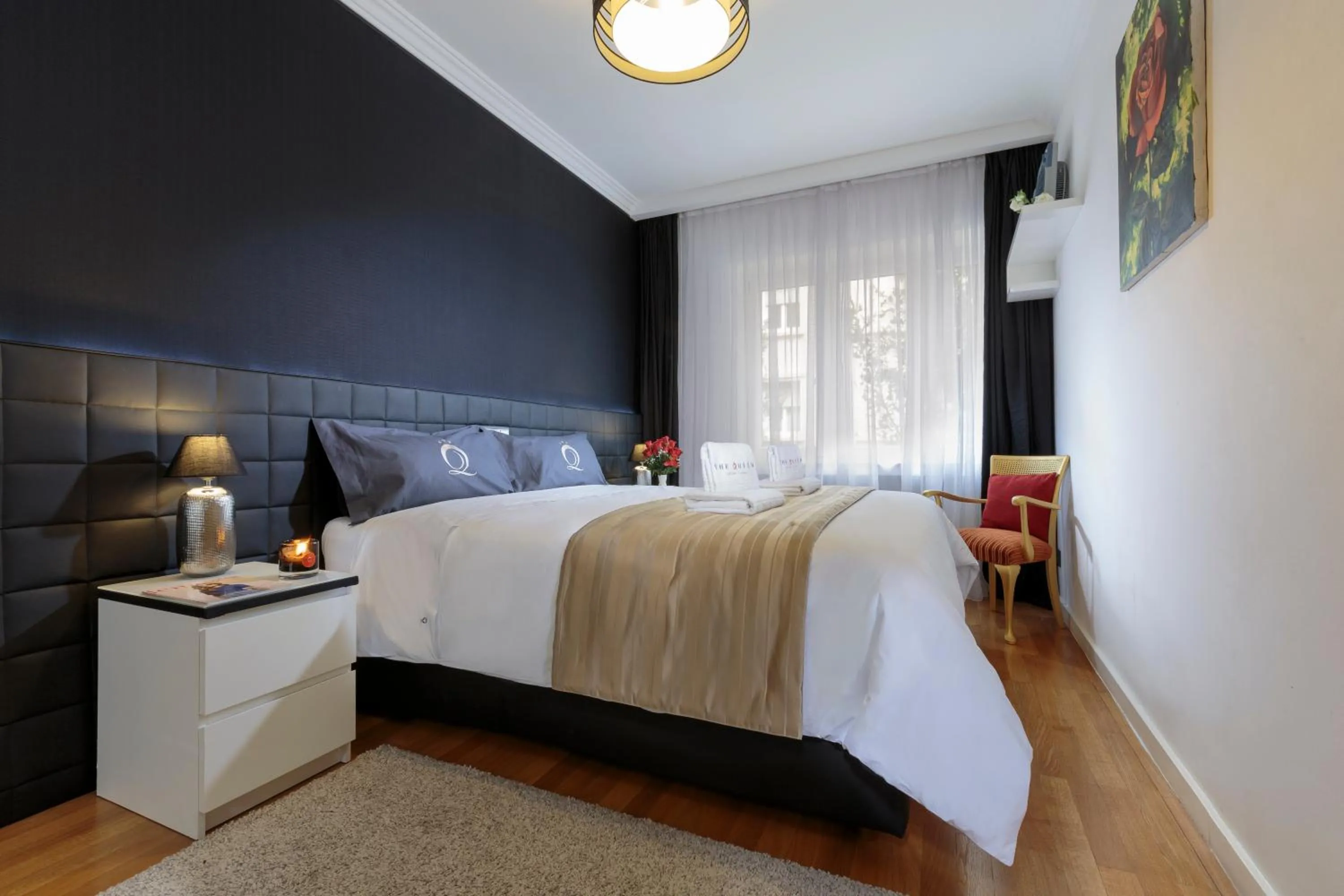 Bedroom, Bed in The Queen Luxury Apartments - Villa Cortina