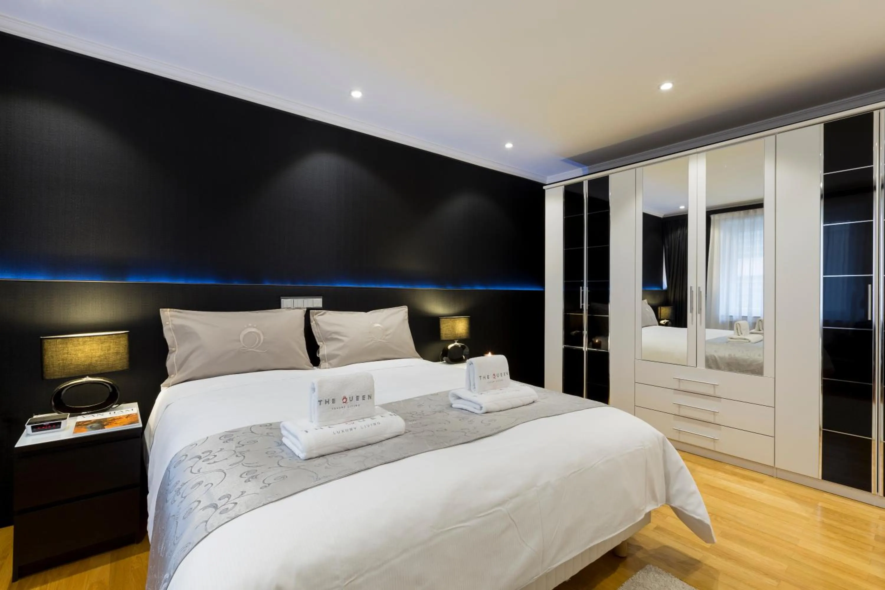 Bedroom, Bed in The Queen Luxury Apartments - Villa Cortina