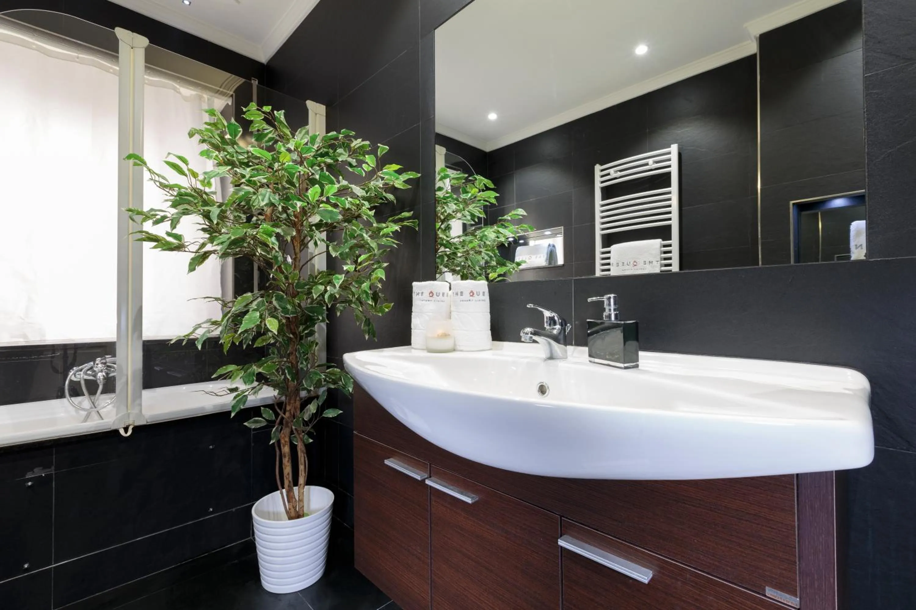 Bathroom in The Queen Luxury Apartments - Villa Cortina