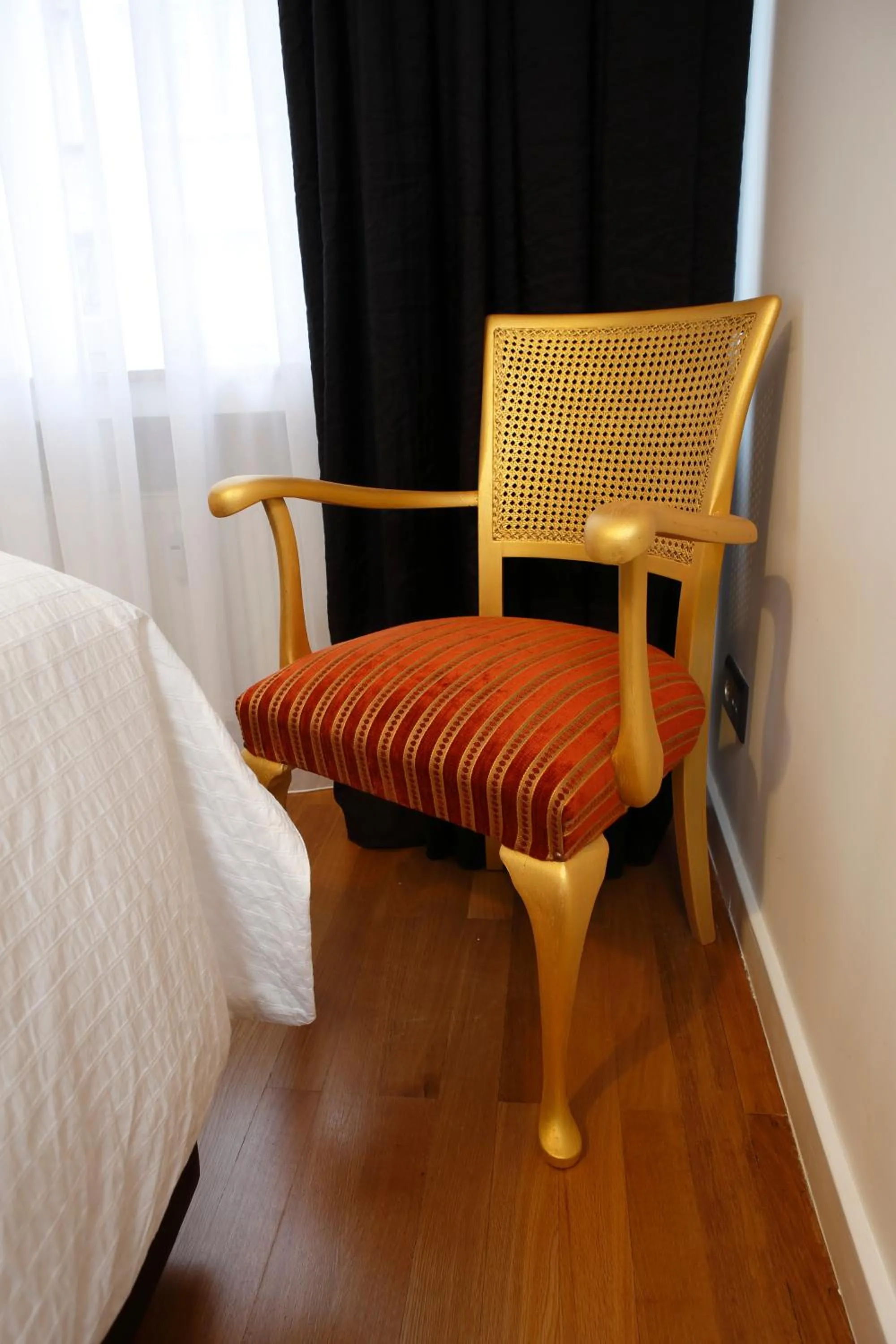 Seating area, Bed in The Queen Luxury Apartments - Villa Cortina