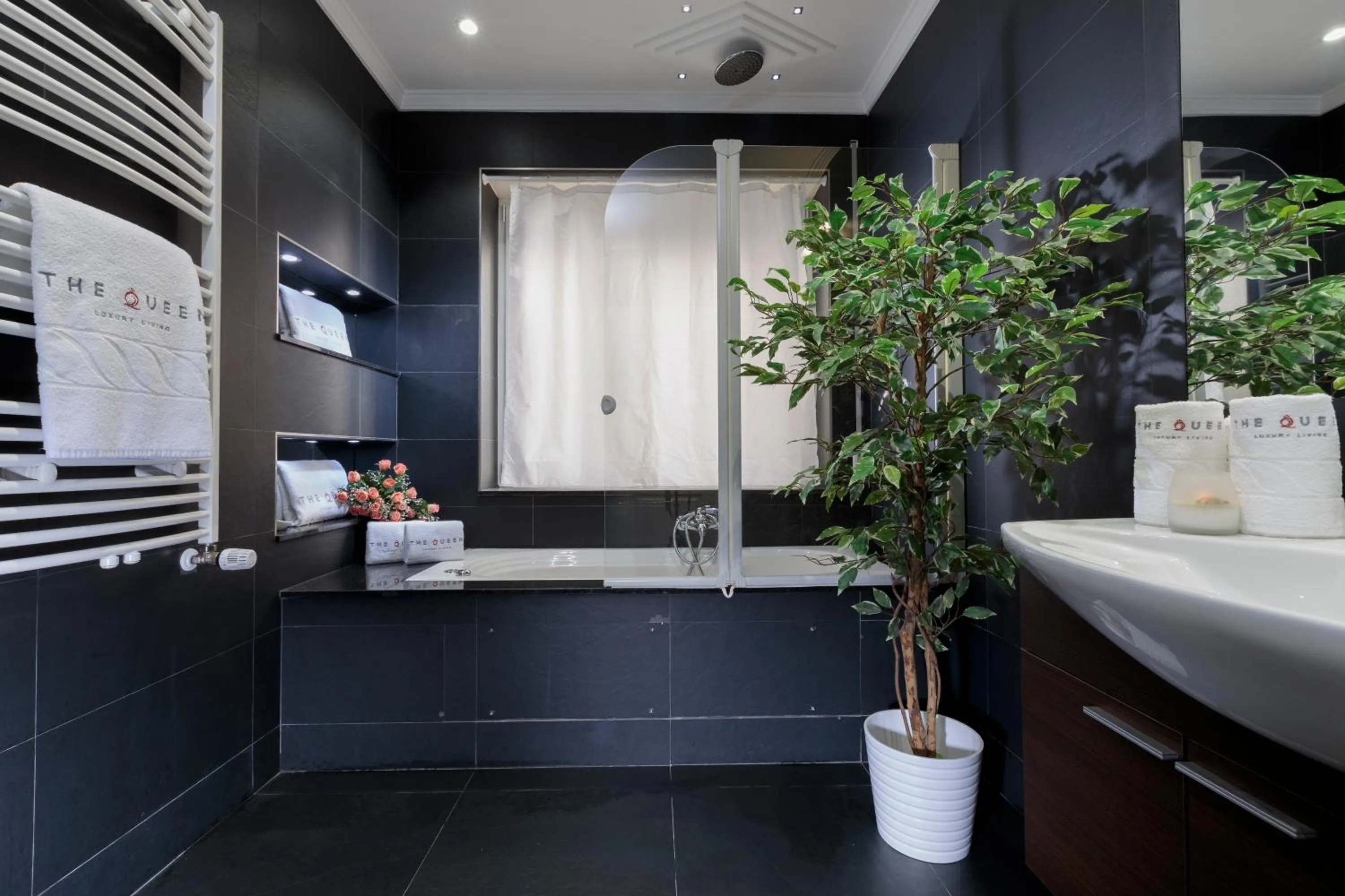 Bathroom in The Queen Luxury Apartments - Villa Cortina