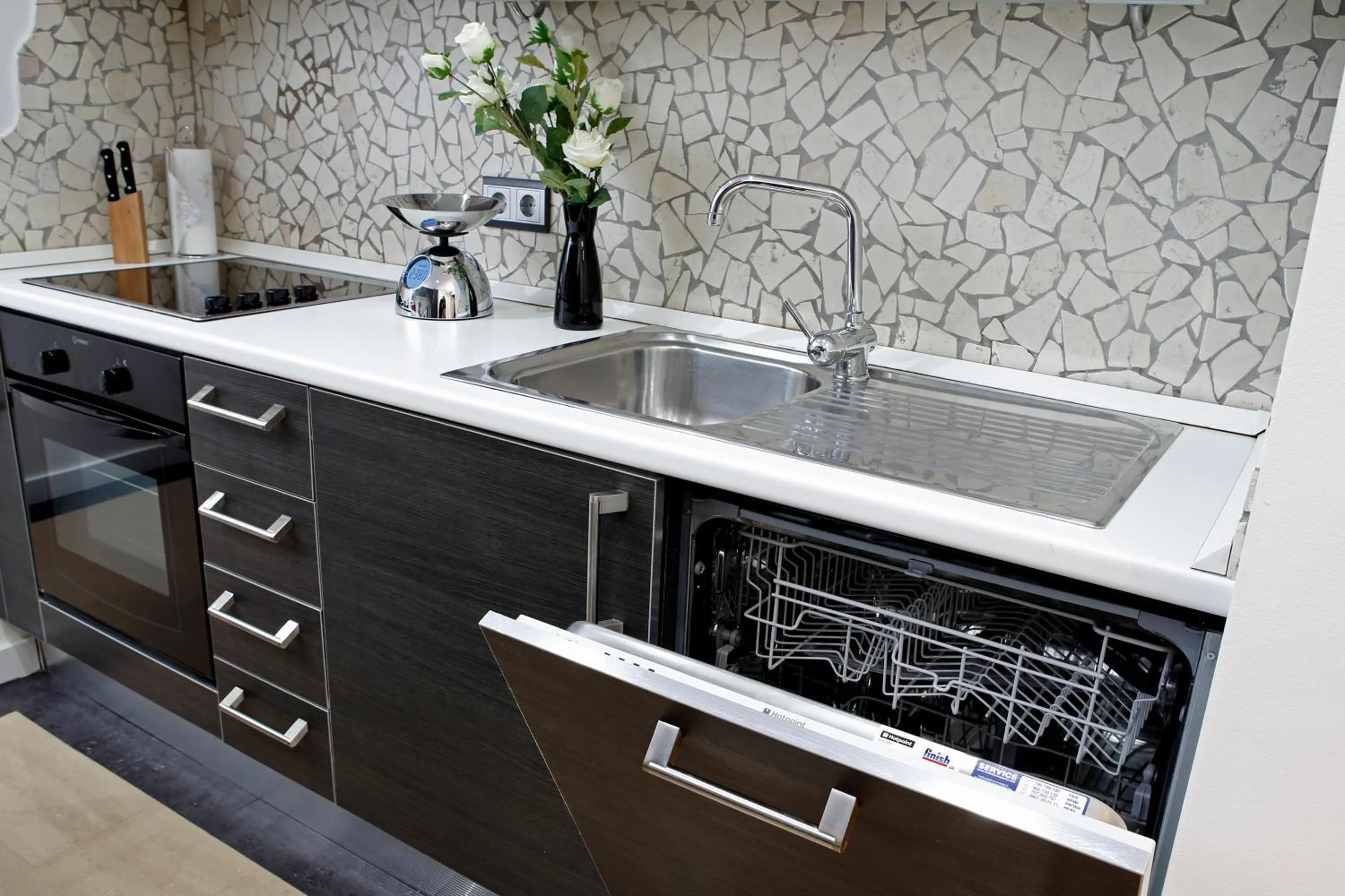 Kitchen or kitchenette in The Queen Luxury Apartments - Villa Cortina