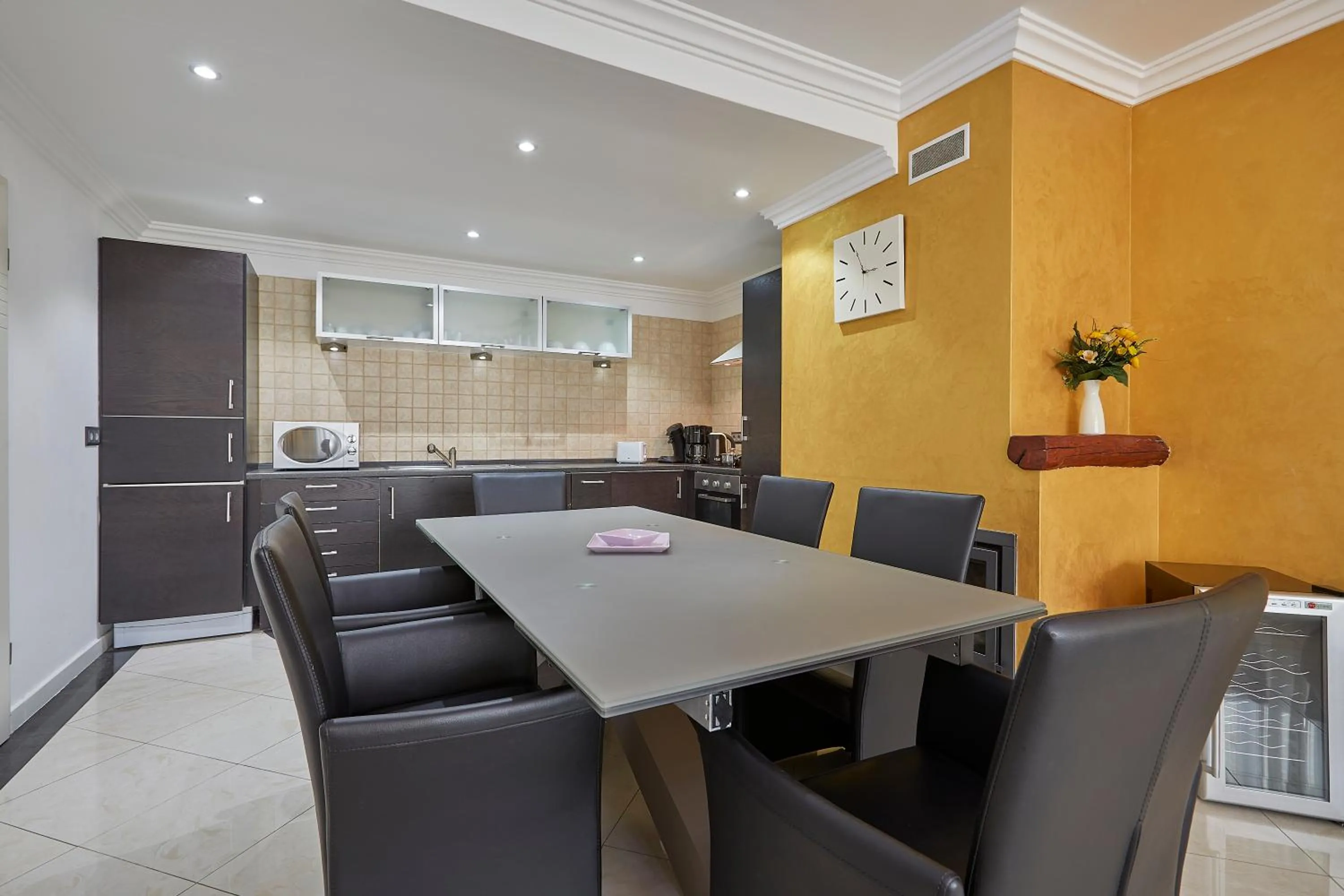 kitchen in The Queen Luxury Apartments - Villa Cortina