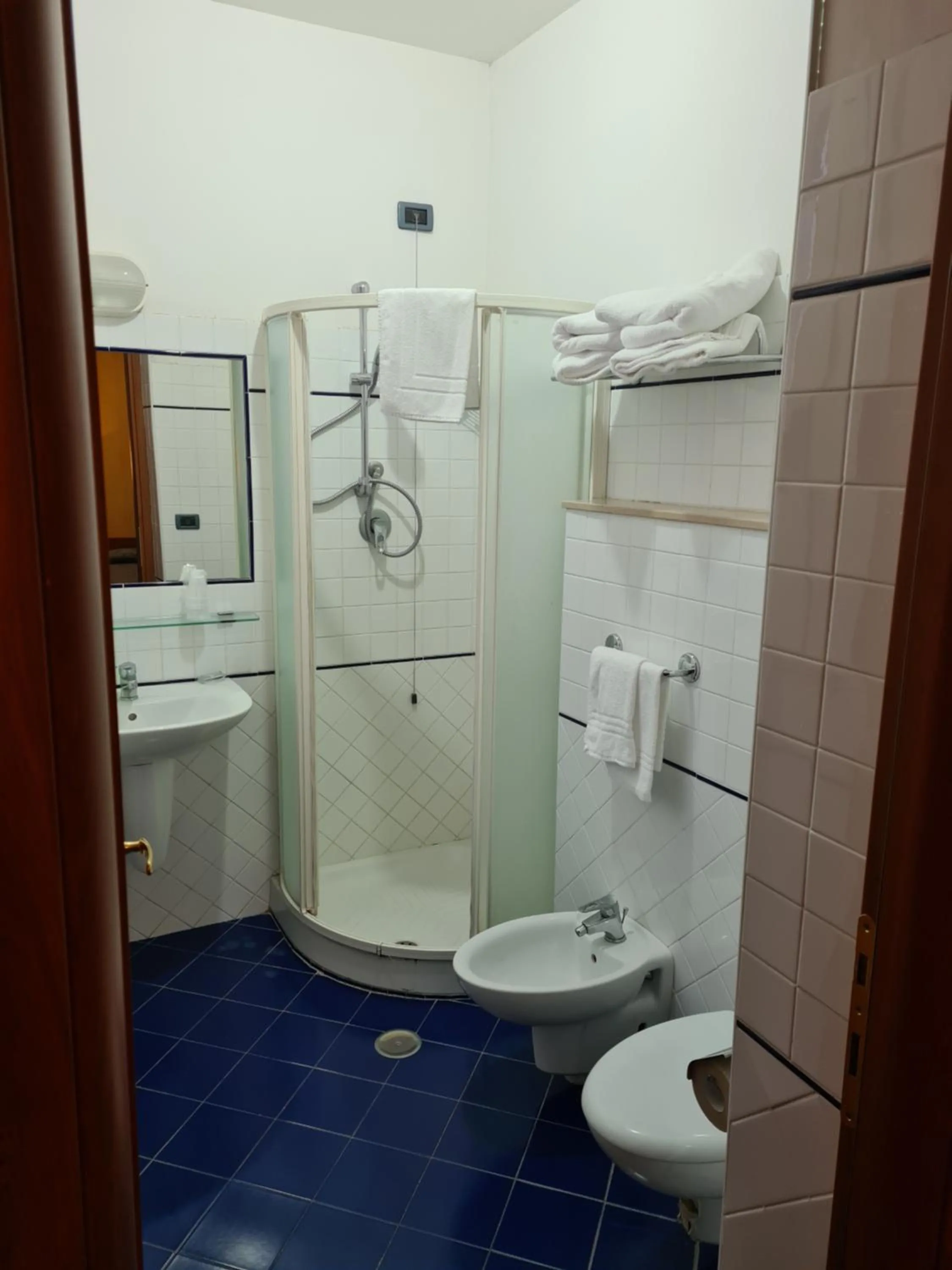 Shower in Hotel Nazionale