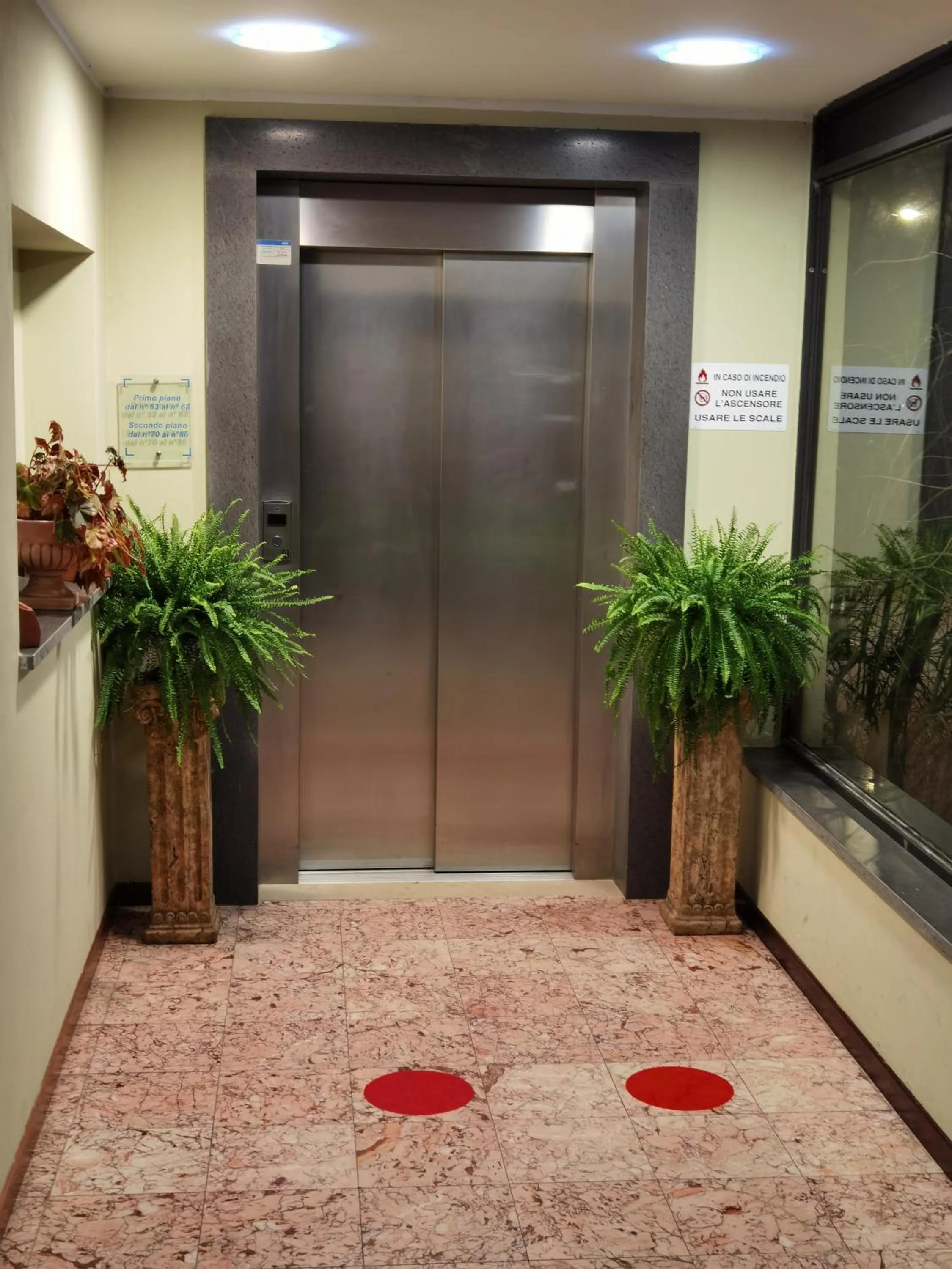 elevator in Hotel Nazionale