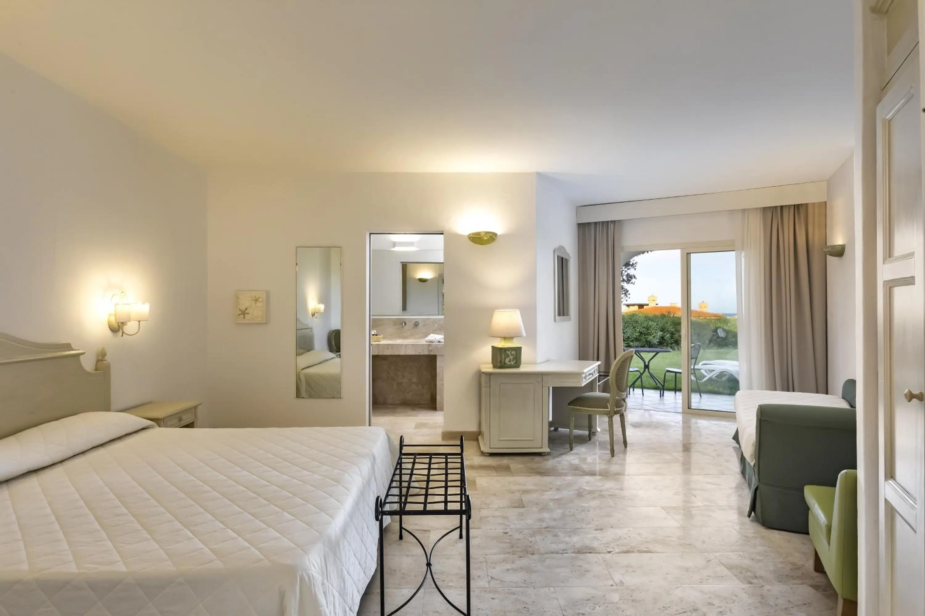 Photo of the whole room, Bed in Grand Hotel In Porto Cervo