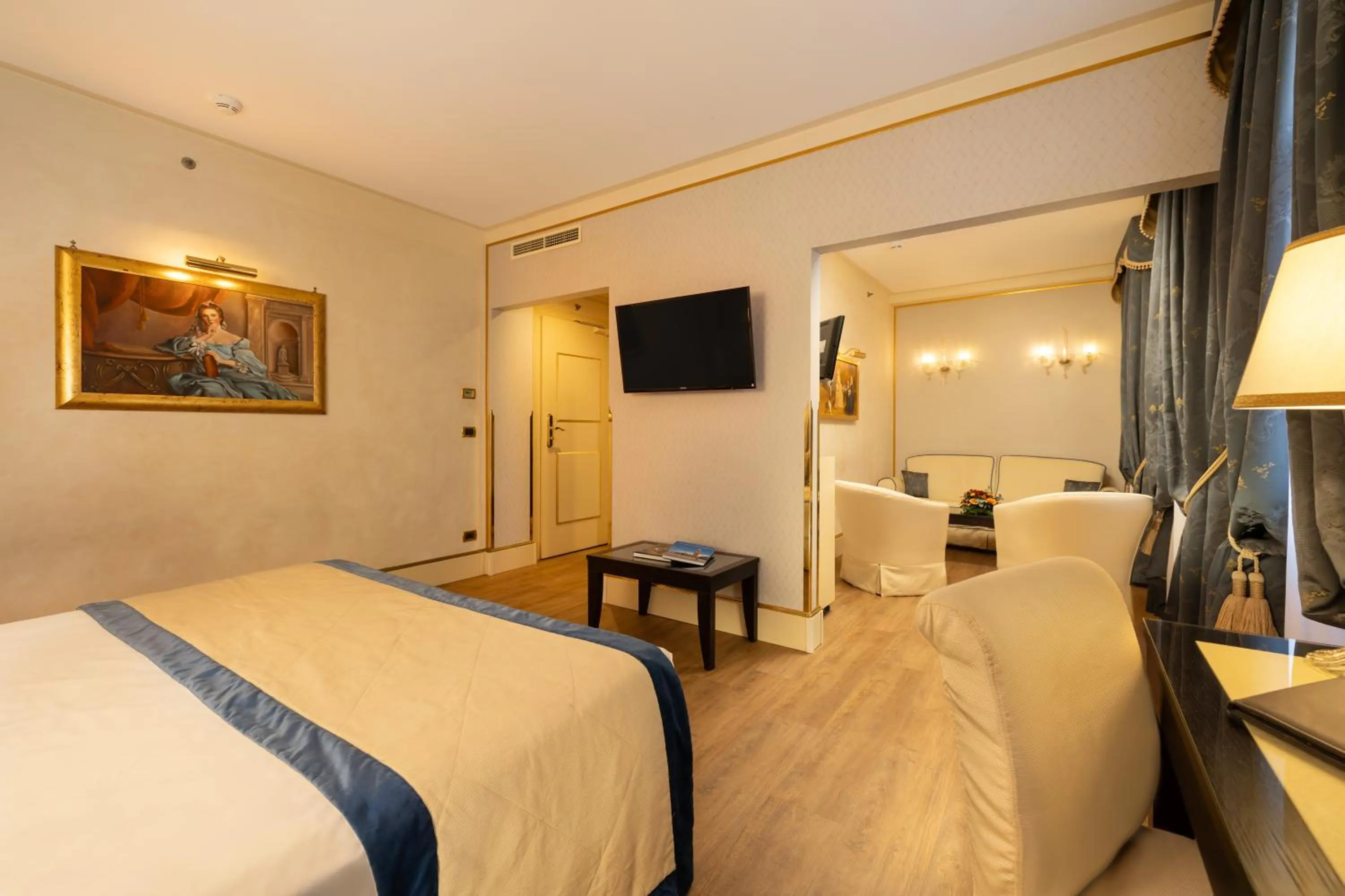 Photo of the whole room, Bed in Hotel A La Commedia