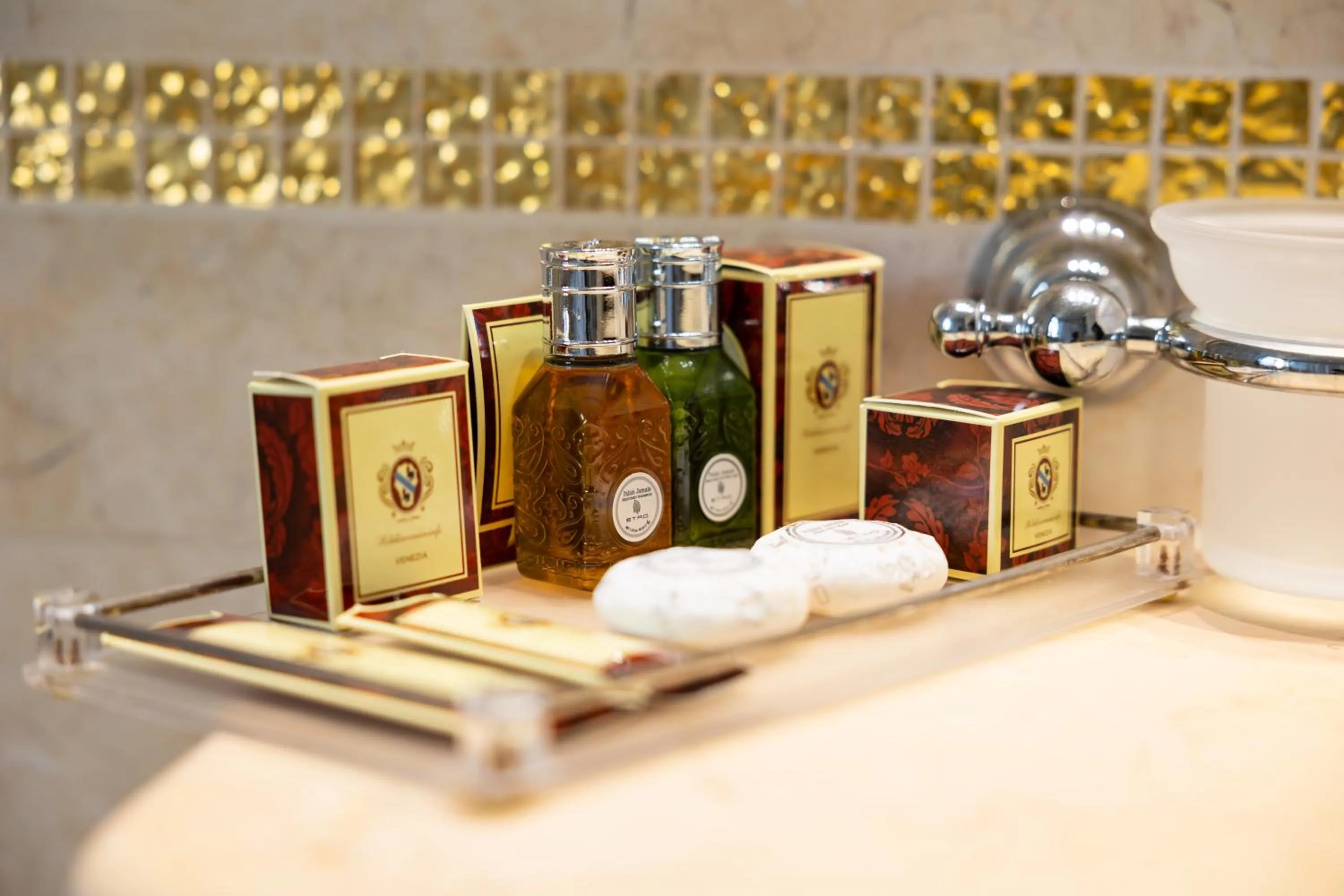 Bathroom in Hotel A La Commedia