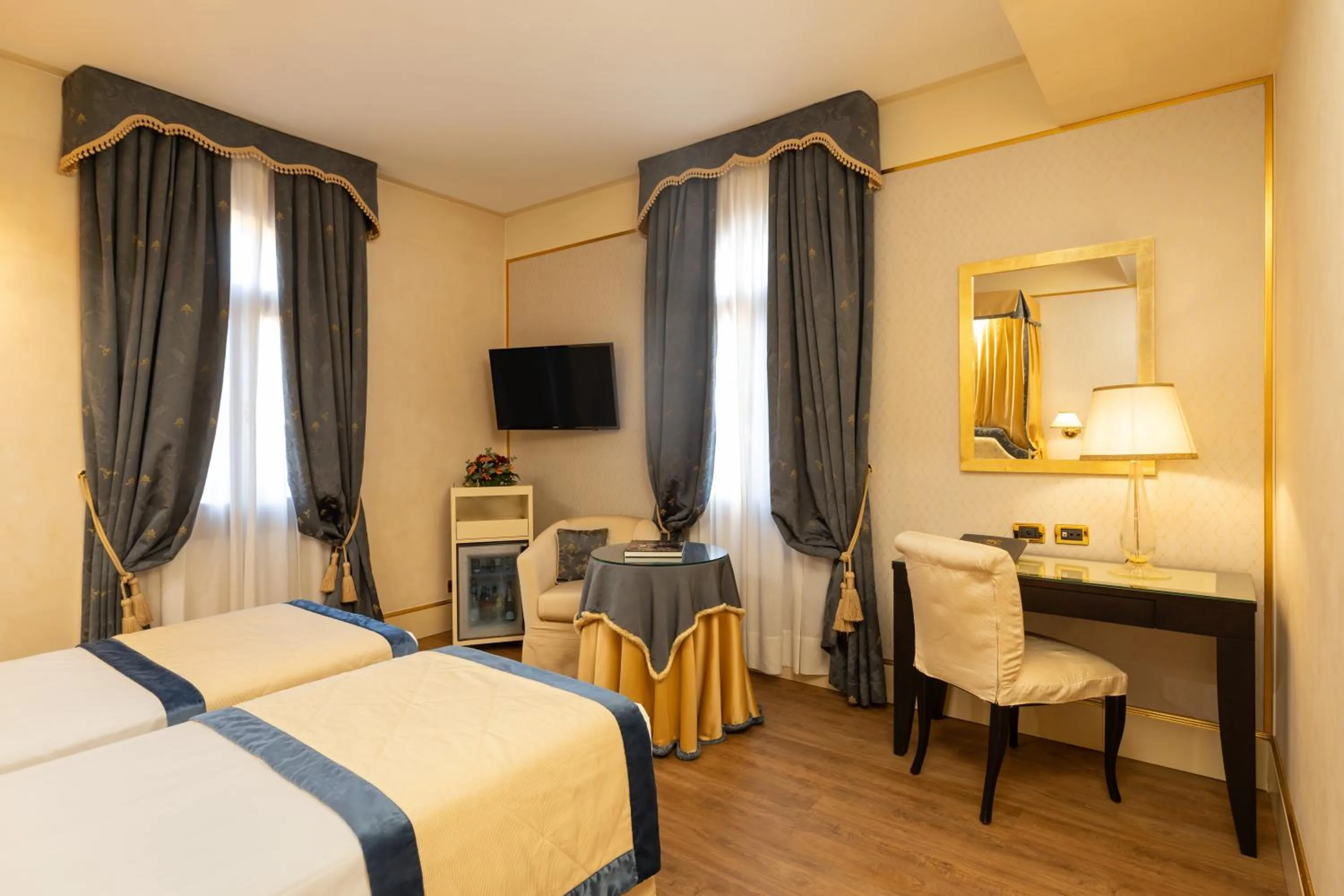 Bedroom, Bed in Hotel A La Commedia