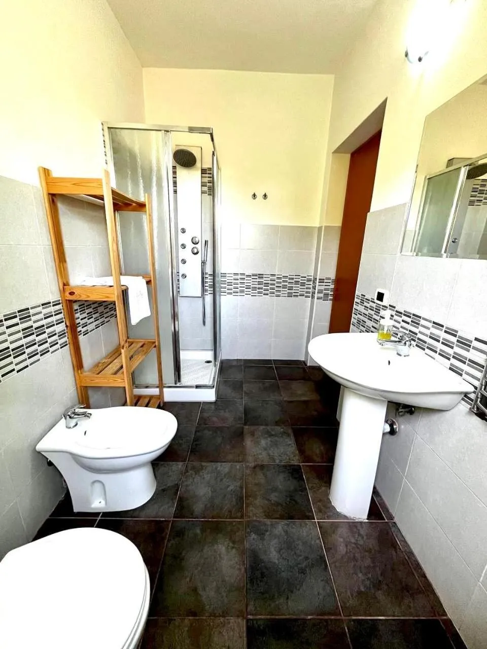 Shower in Case Di Loco Castro