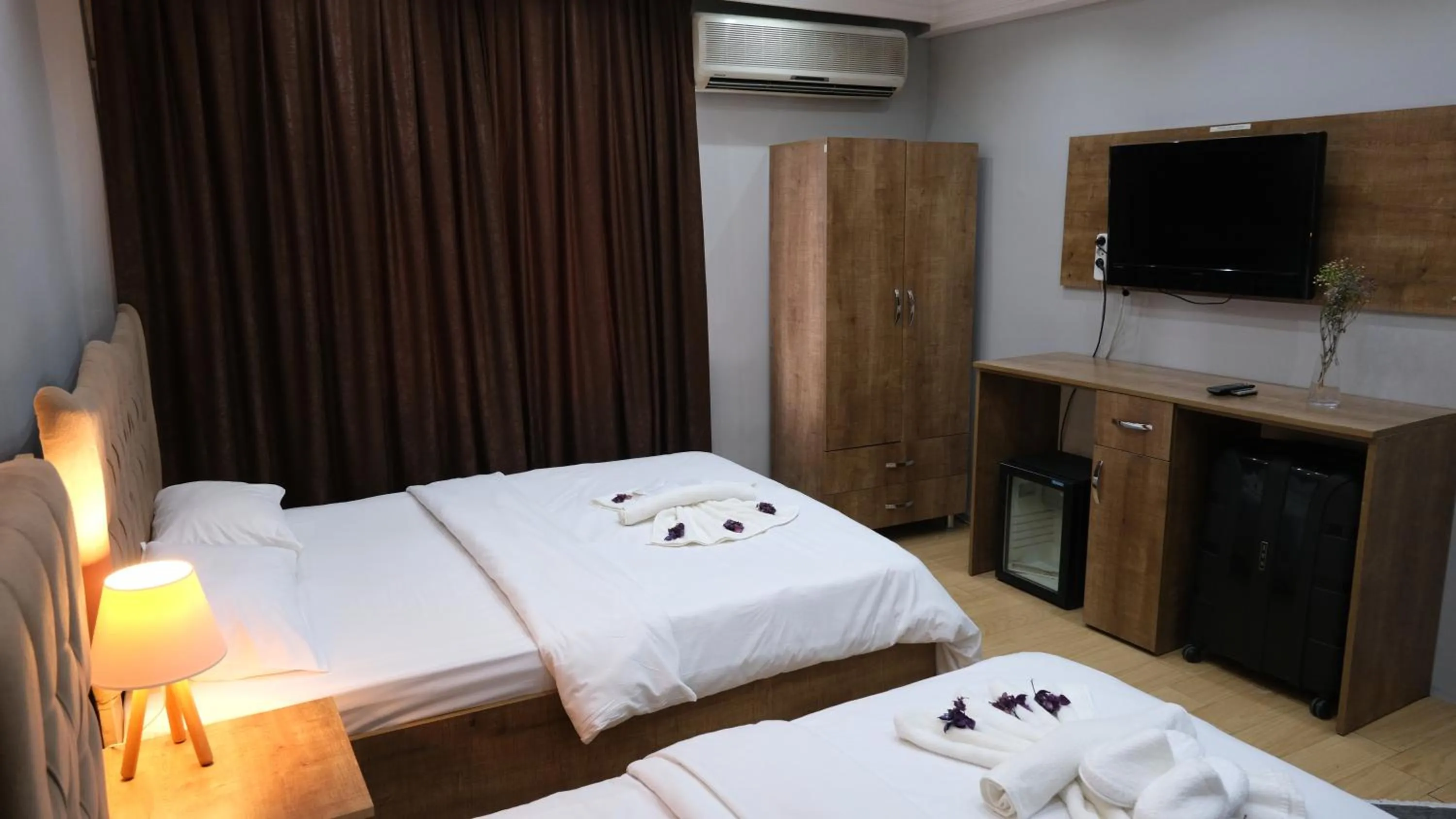 Bed in BIG MOLLS HOTEL