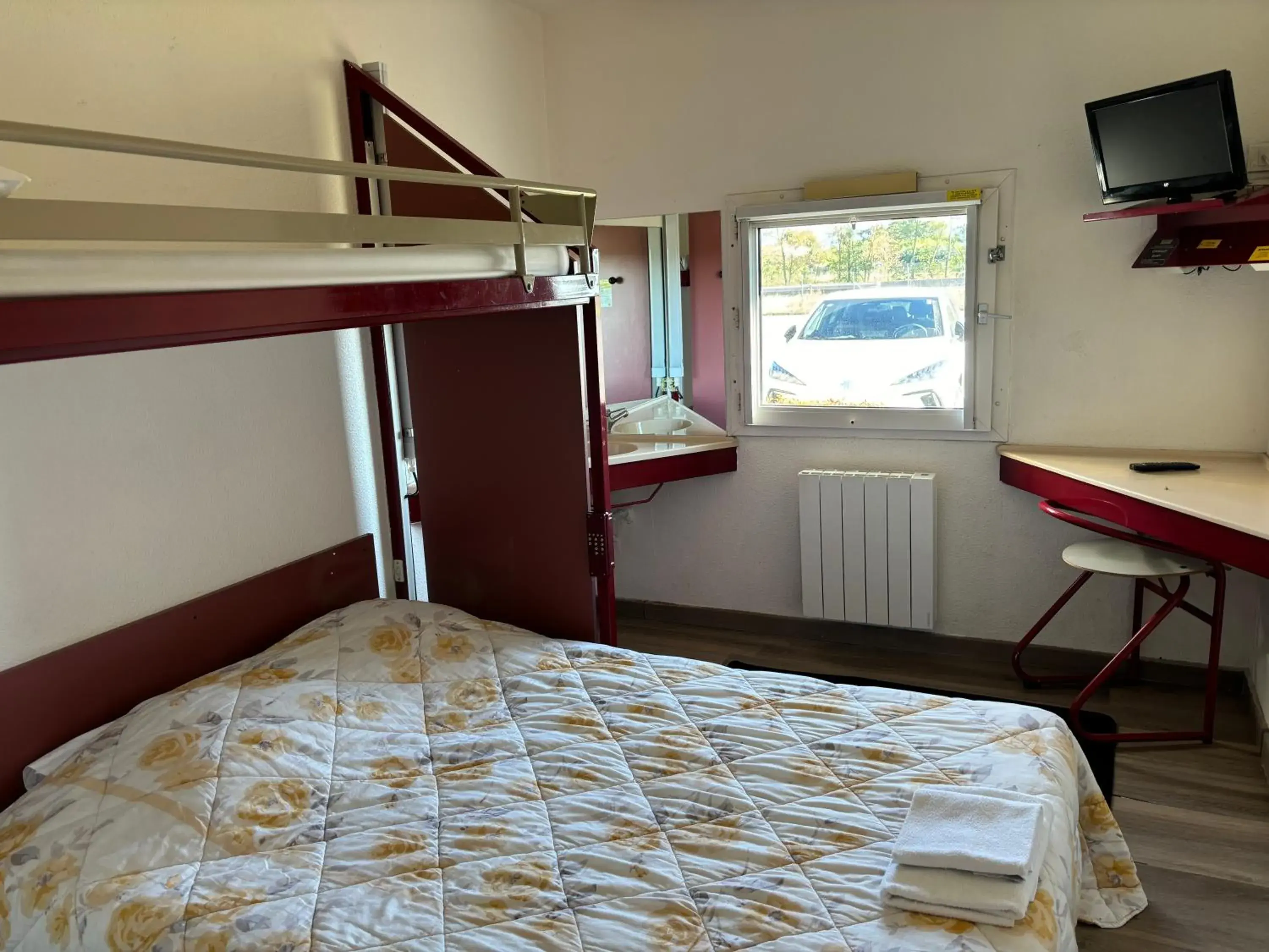 Bed in HOTEL PARIS VALENCE Bed in HOTEL PARIS VALENCE