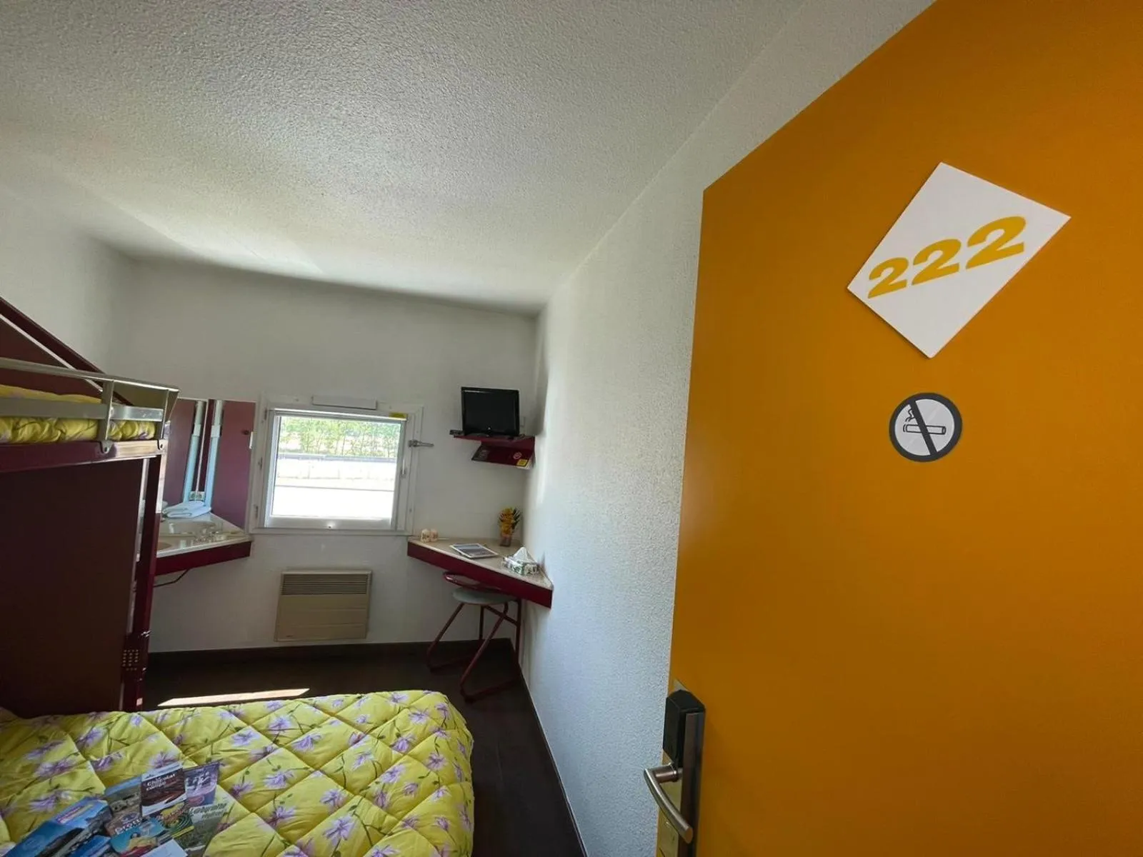 Bed in HOTEL PARIS VALENCE