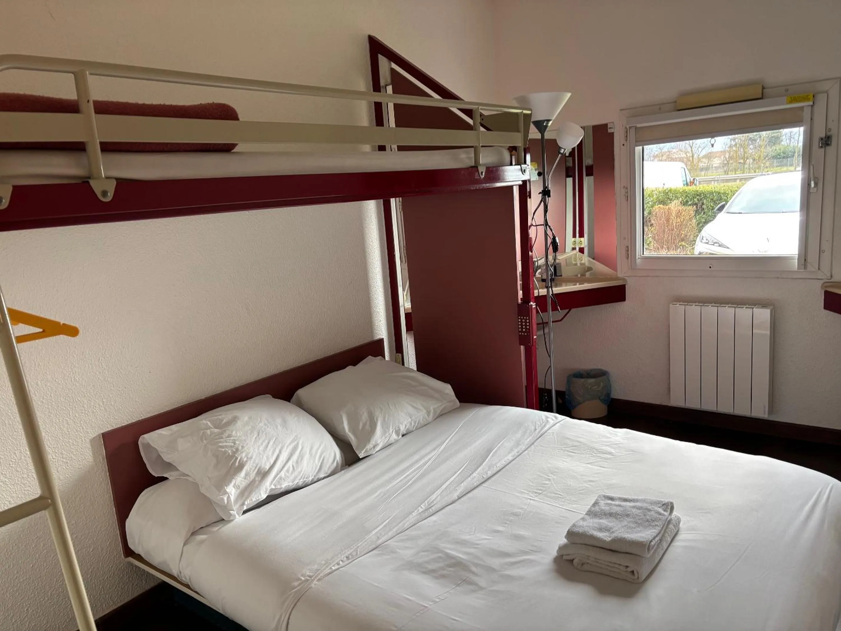 Bed in HOTEL PARIS VALENCE