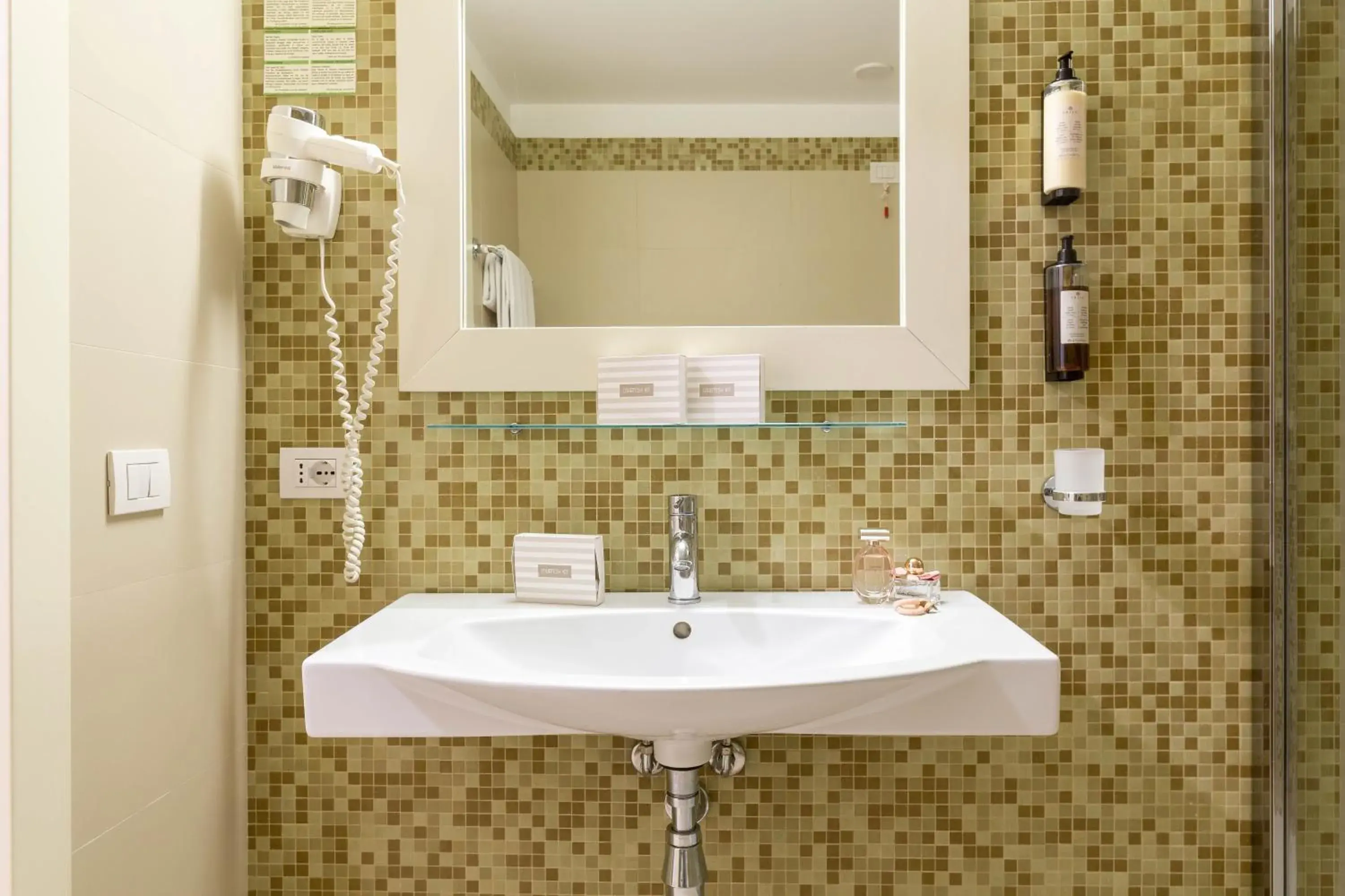 Double Room with Balcony - single occupancy in Hotel Catalunya Double Room with Balcony - single occupancy in Hotel Catalunya