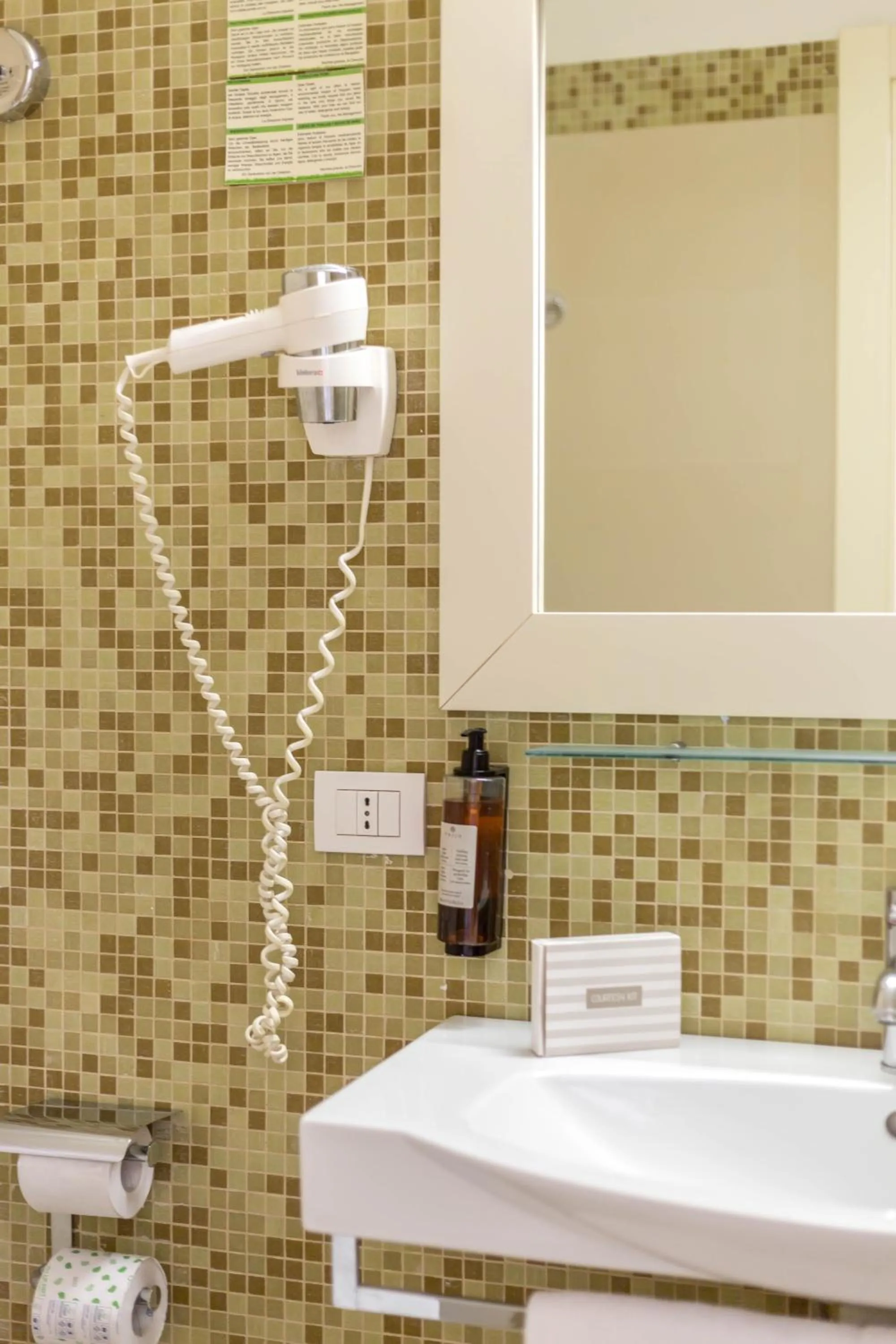 Bathroom in Hotel Catalunya