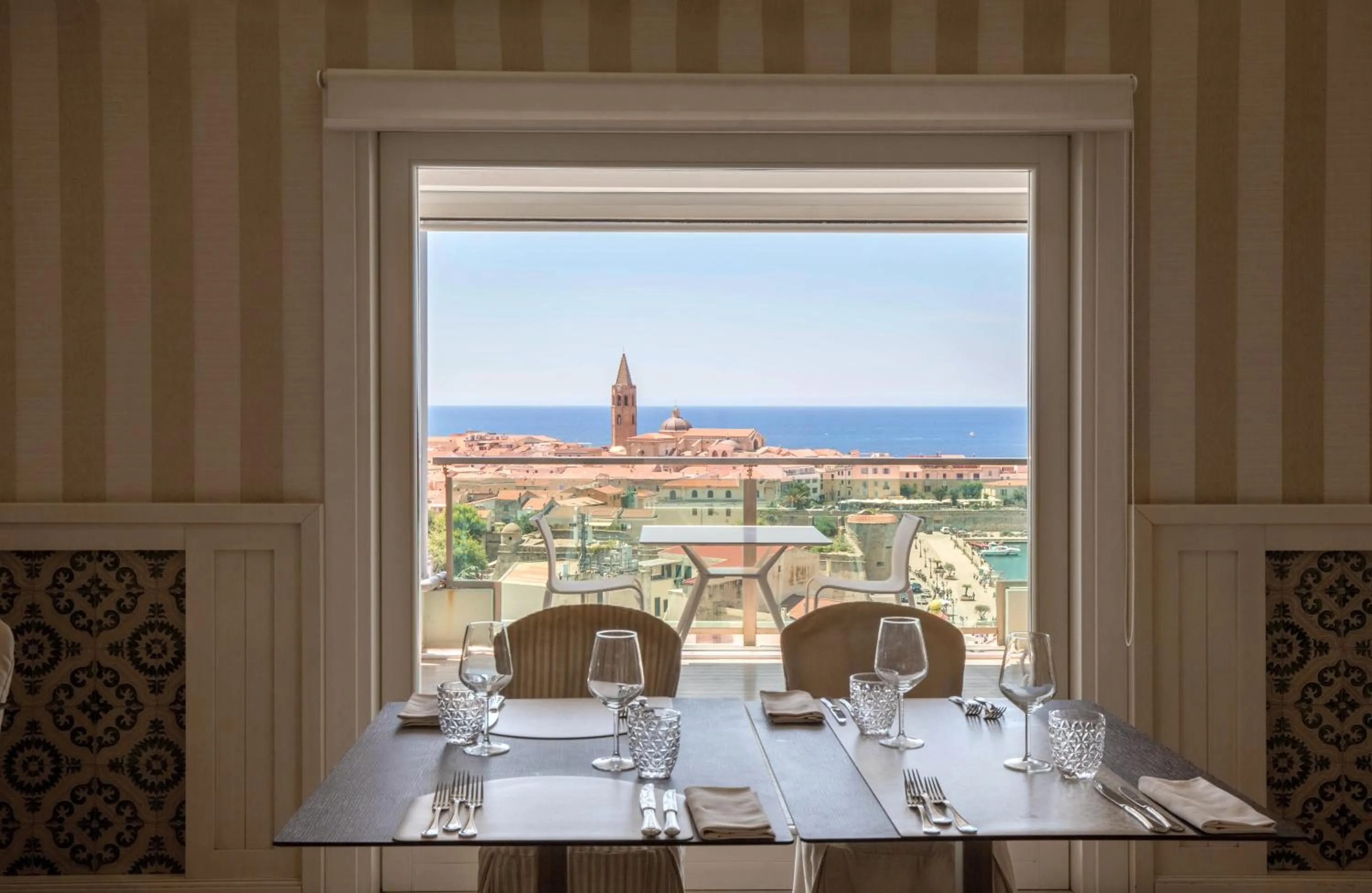 Restaurant/places to eat in Hotel Catalunya