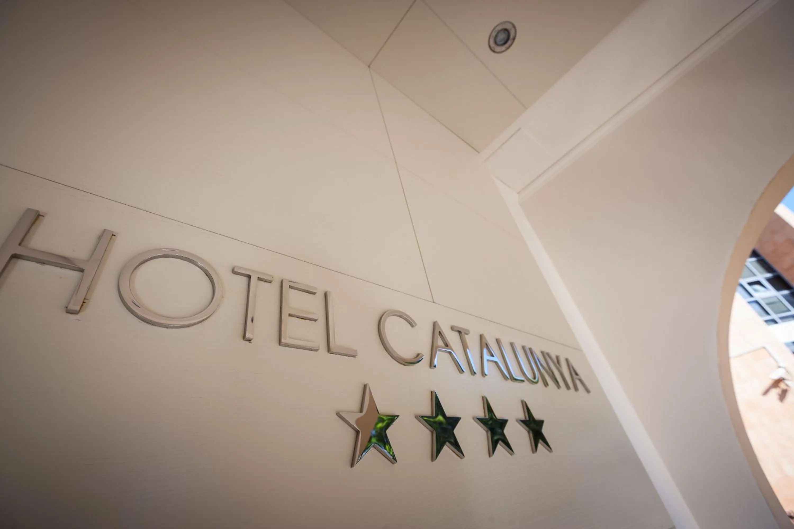 Facade/entrance in Hotel Catalunya