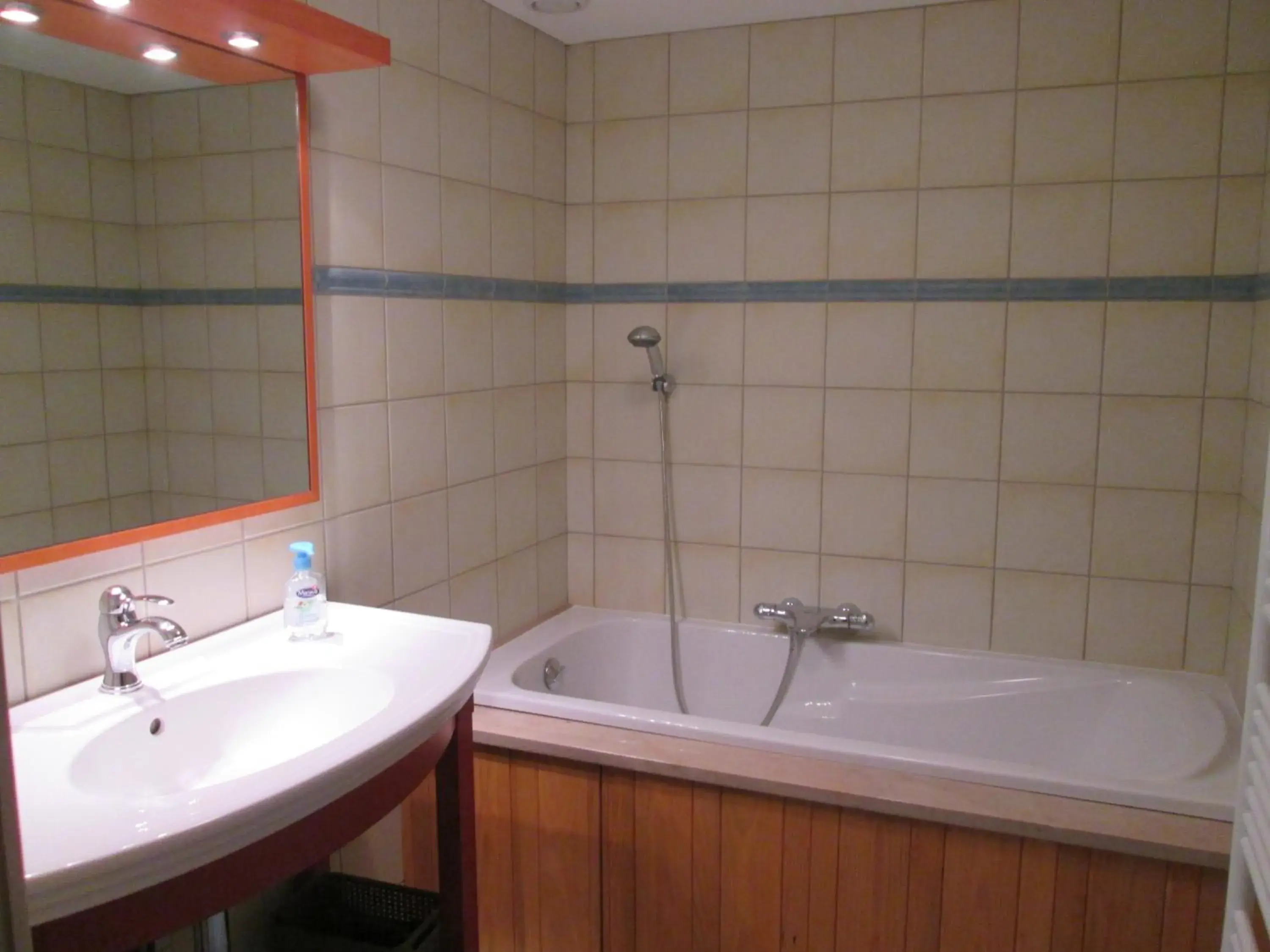 Family Room - single occupancy in Chambre d'hotes "Les Bordes" Family Room - single occupancy in Chambre d'hotes "Les Bordes"