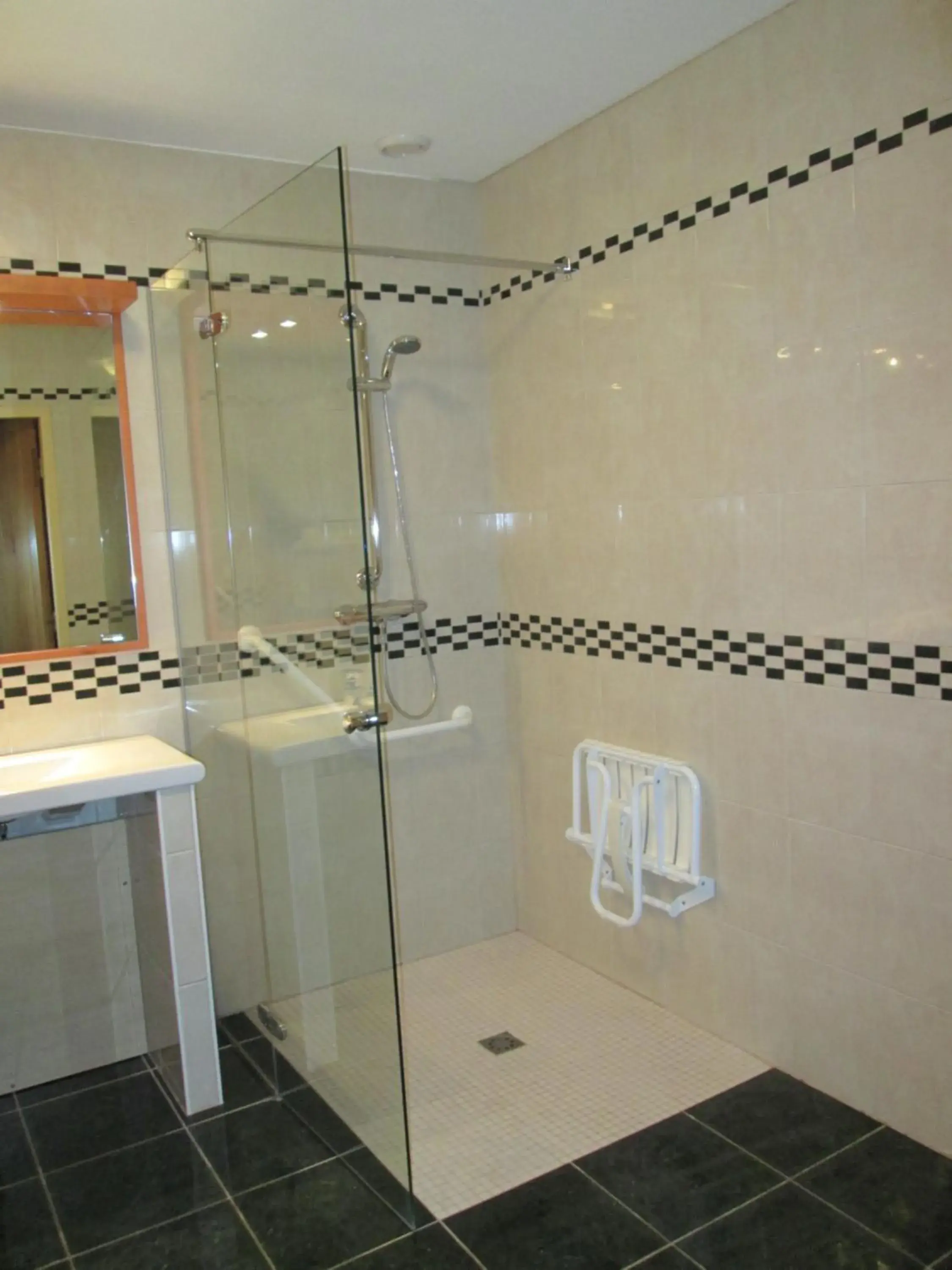 Double Room - Disability Access in Chambre d'hotes "Les Bordes" Double Room - Disability Access in Chambre d'hotes "Les Bordes"