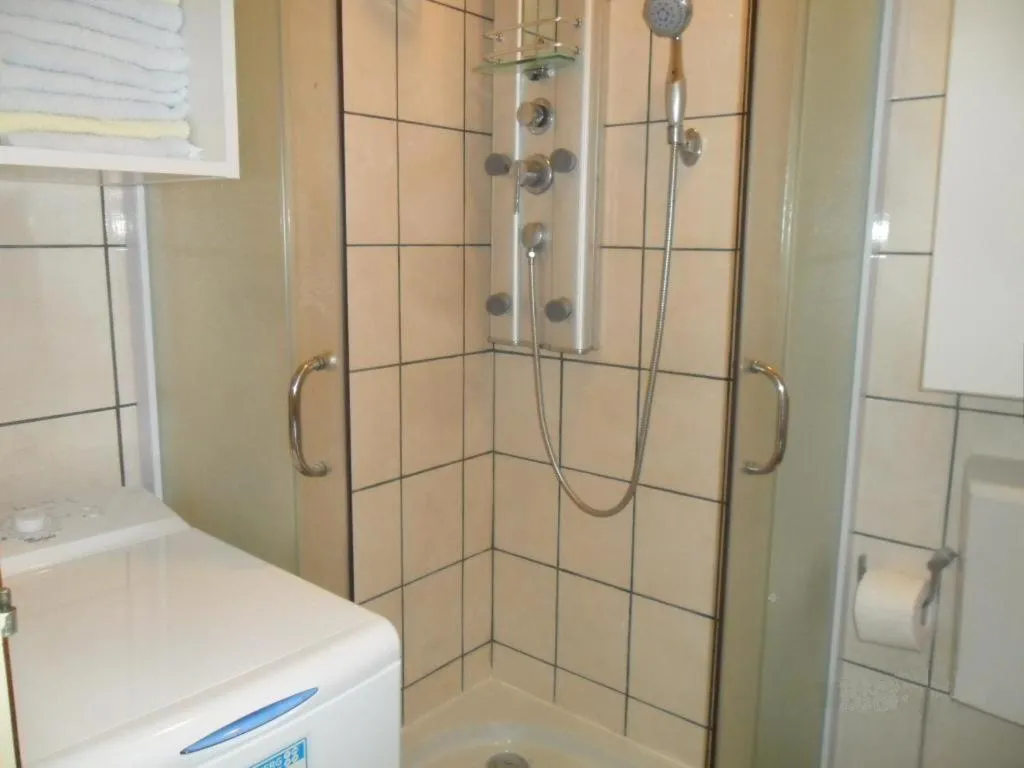 One-Bedroom Apartment with Balcony in Apartments Batovanja