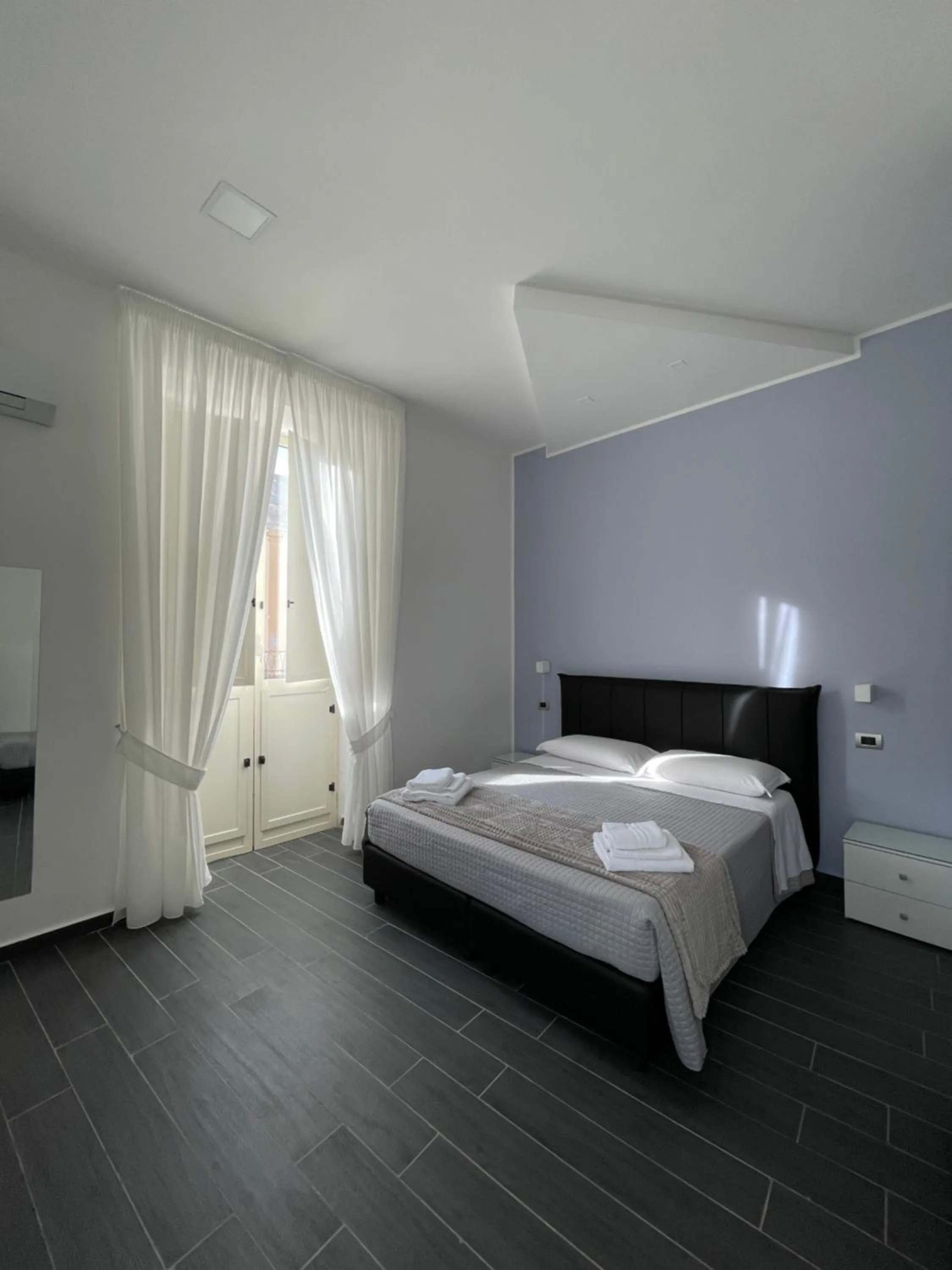 Bed in Le Porte di Napoli - Rooms