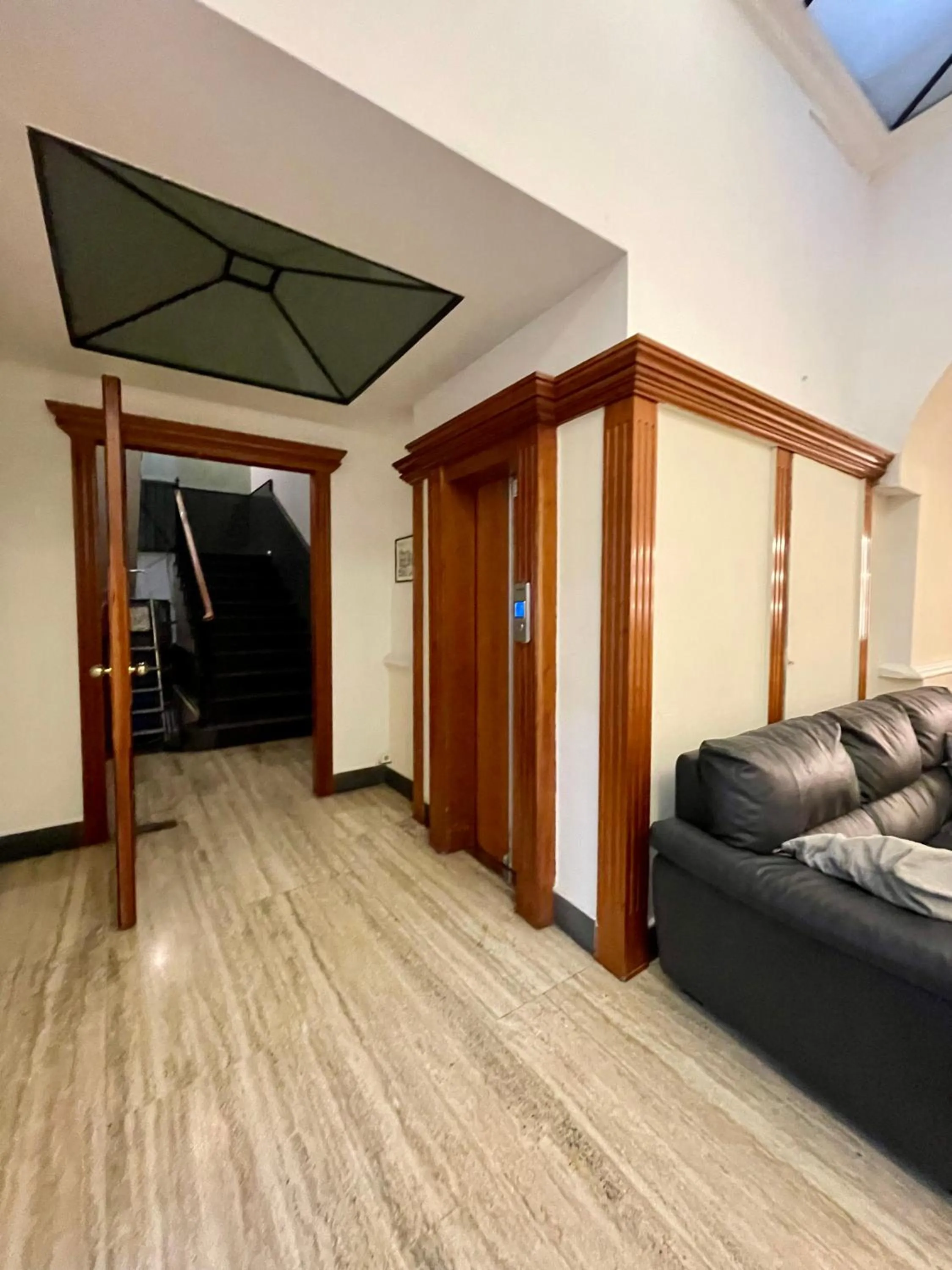 elevator in Le Porte di Napoli - Rooms