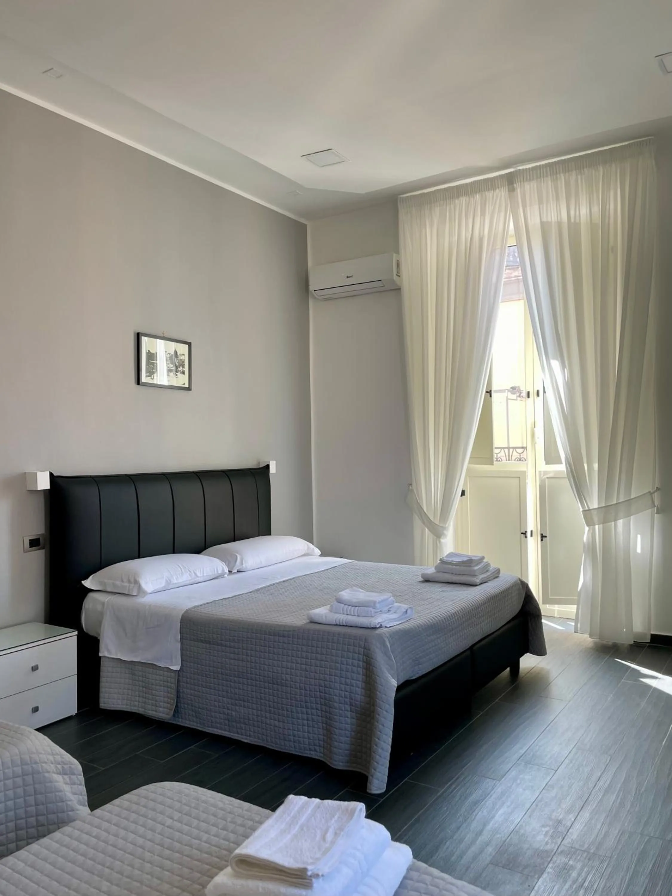 Bed in Le Porte di Napoli - Rooms