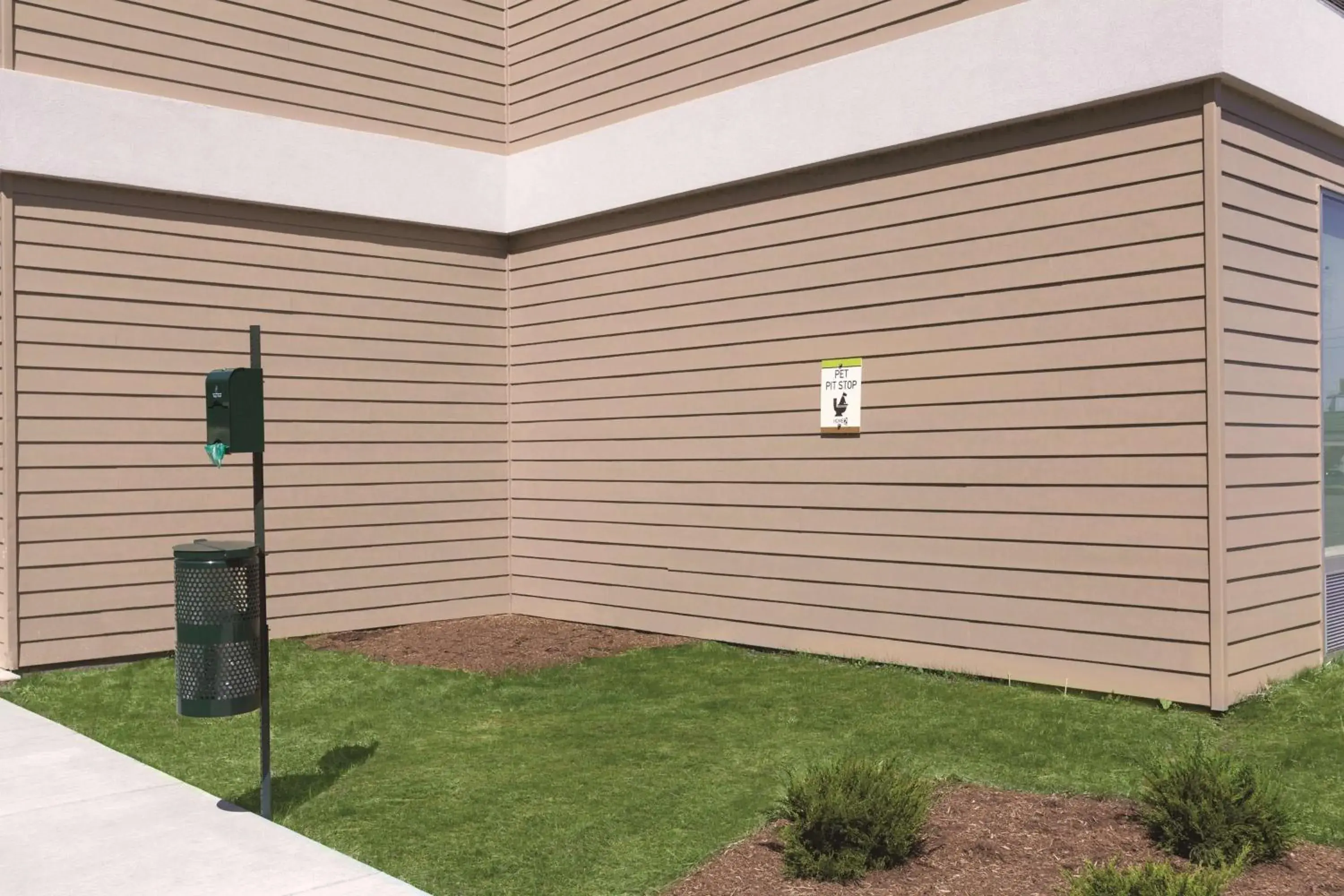 Property building in Home2 Suites by Hilton Erie Property building in Home2 Suites by Hilton Erie