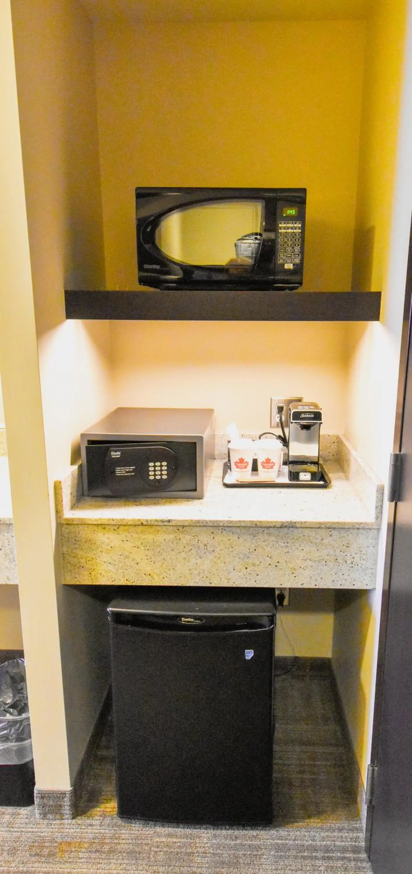 Coffee/tea facilities in Canad Inns Health Sciences Centre