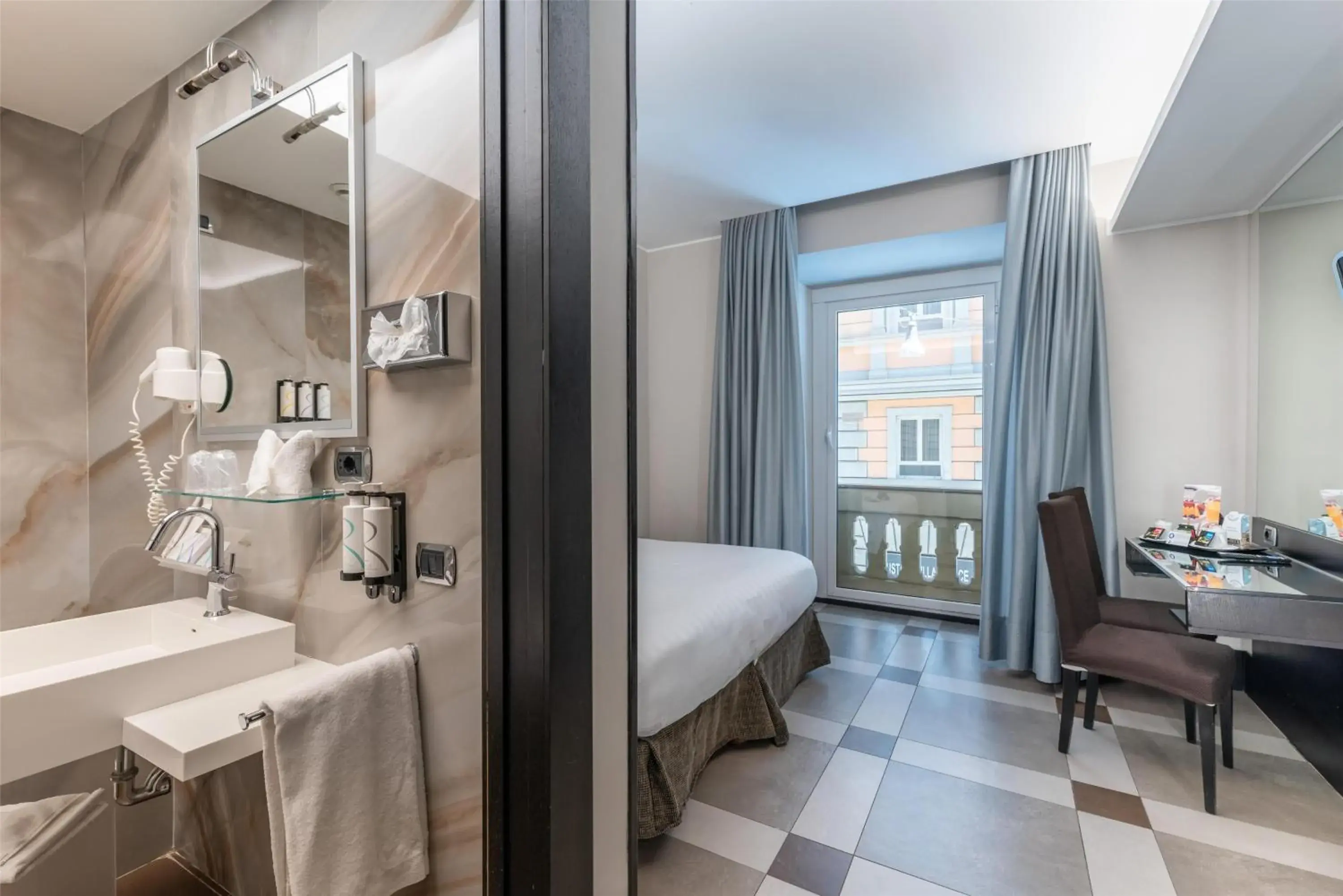 Bedroom in Best Western Plus Hotel Universo Bedroom in Best Western Plus Hotel Universo