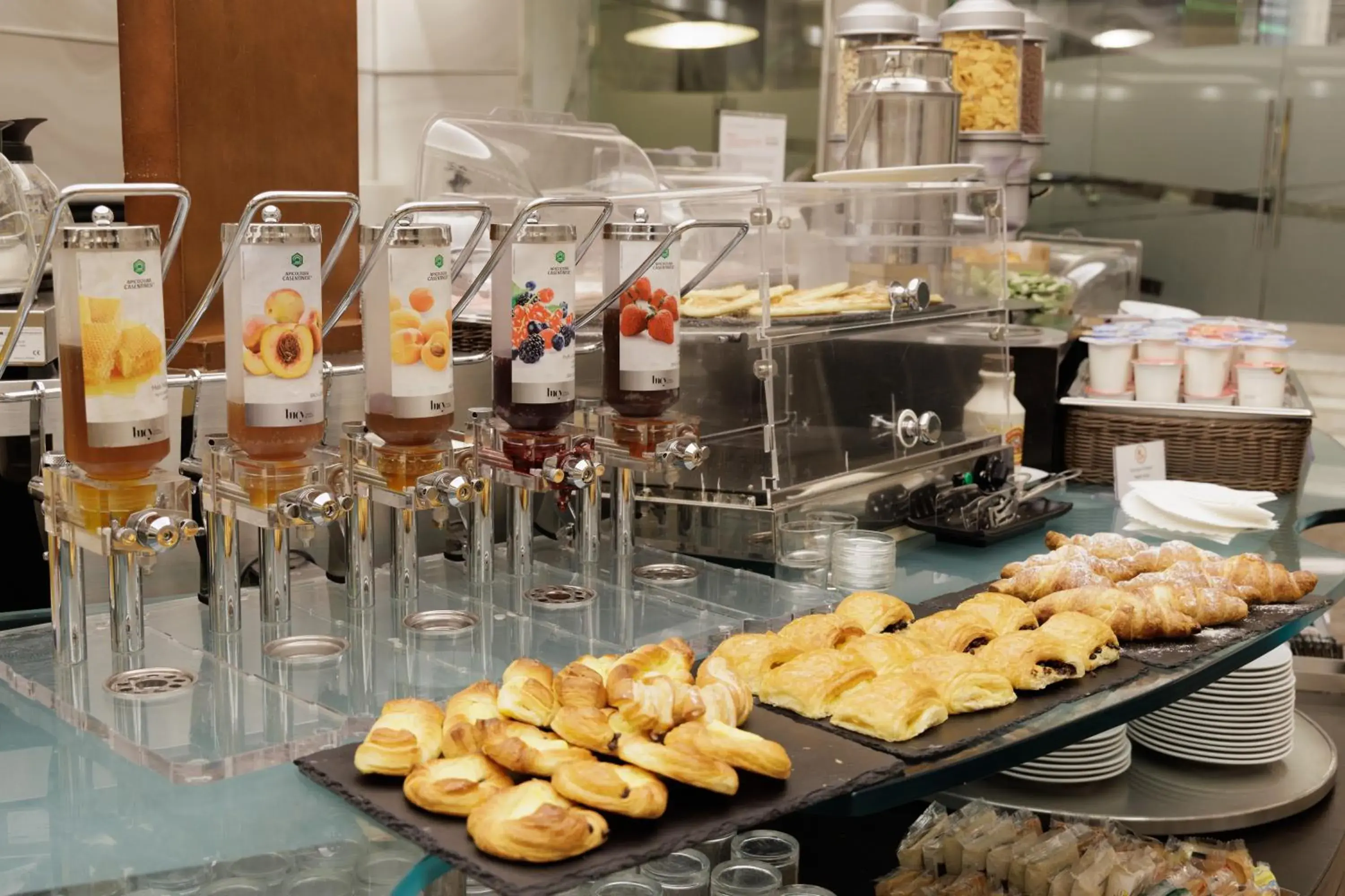 Buffet breakfast in Best Western Plus Hotel Universo Buffet breakfast in Best Western Plus Hotel Universo