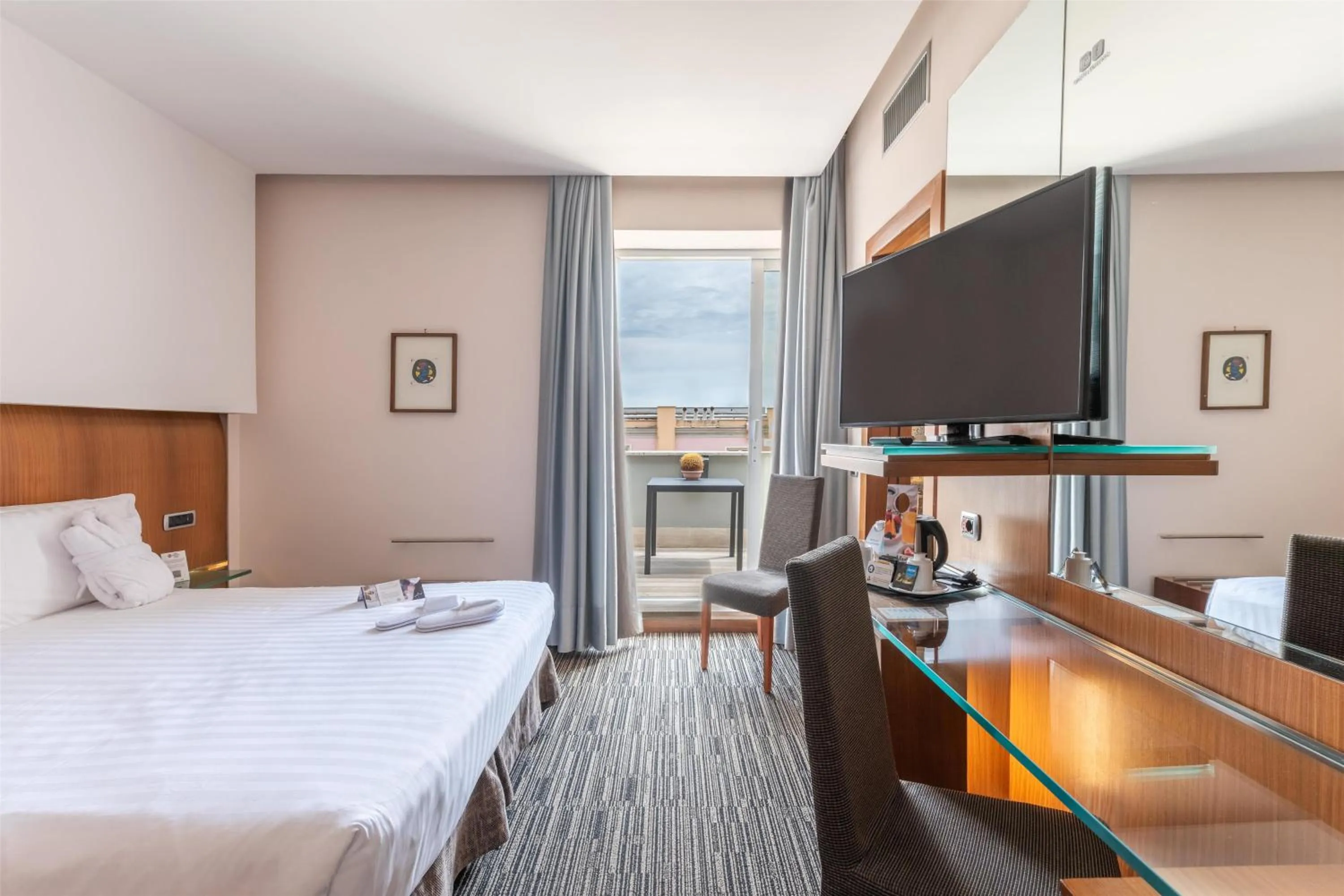 Bedroom, Bed in Best Western Plus Hotel Universo