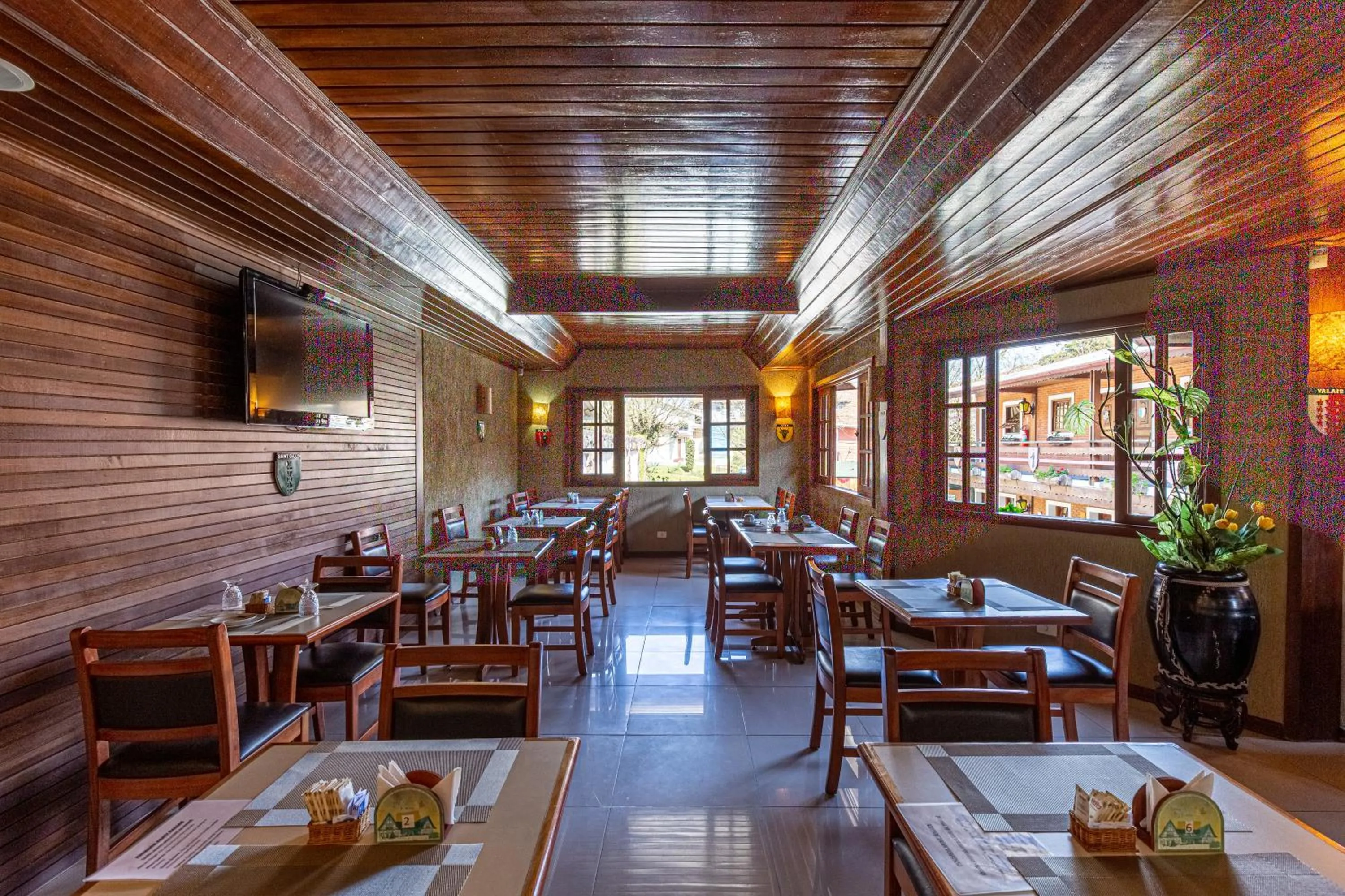 Restaurant/places to eat in Pousada Saint Gallen