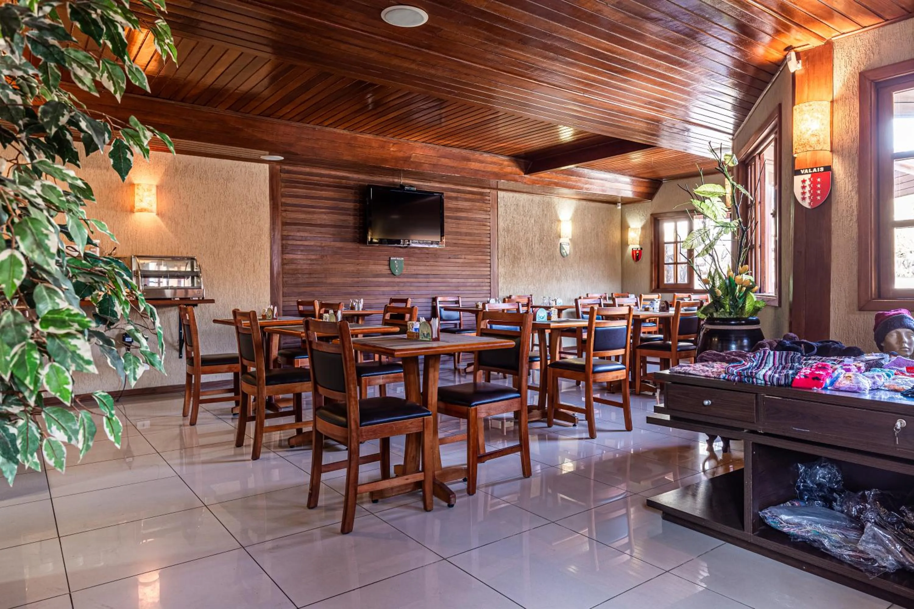 Restaurant/places to eat in Pousada Saint Gallen