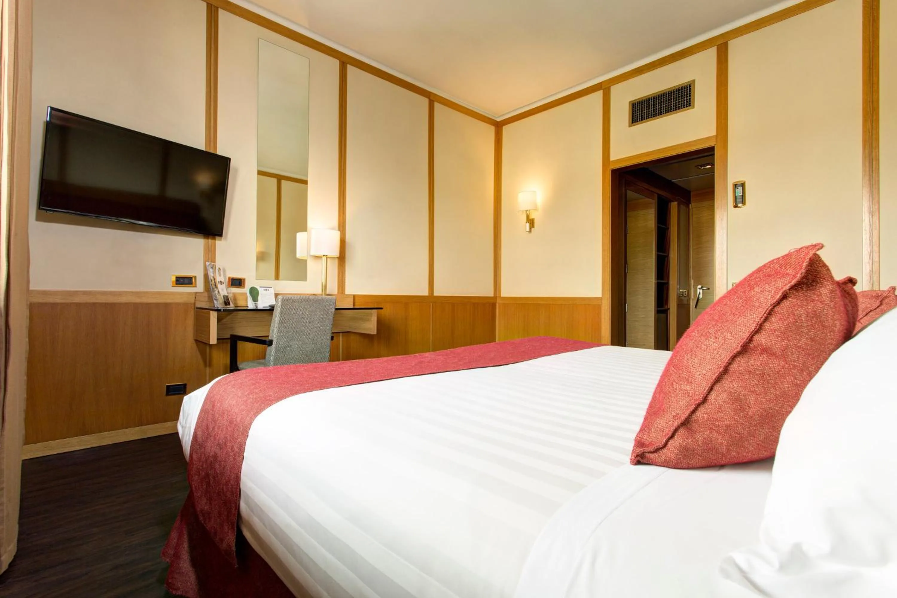 Bedroom, Bed in Best Western Hotel President - Colosseo