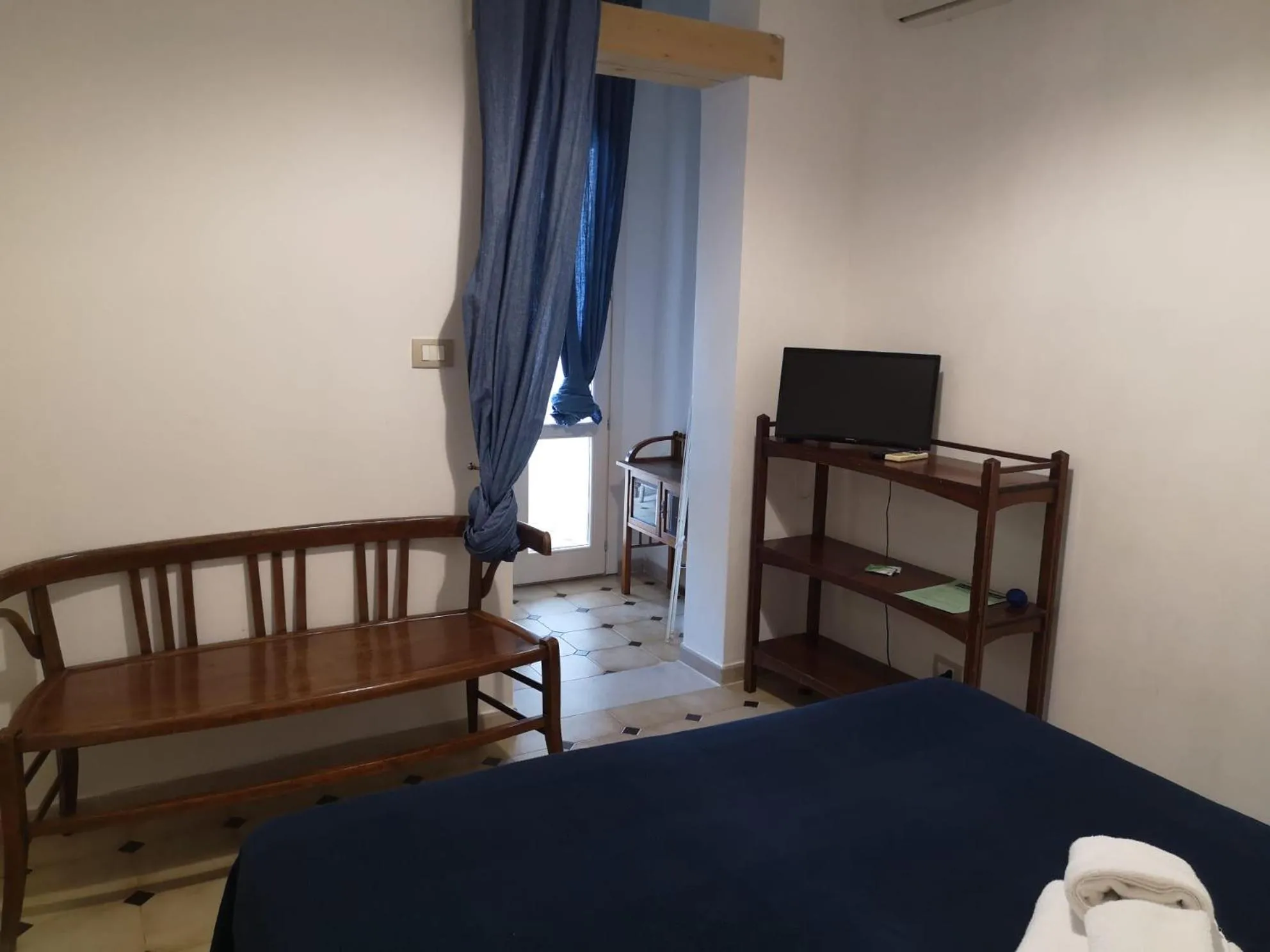 Photo of the whole room, Bed in Borgo Marino Plemmirio