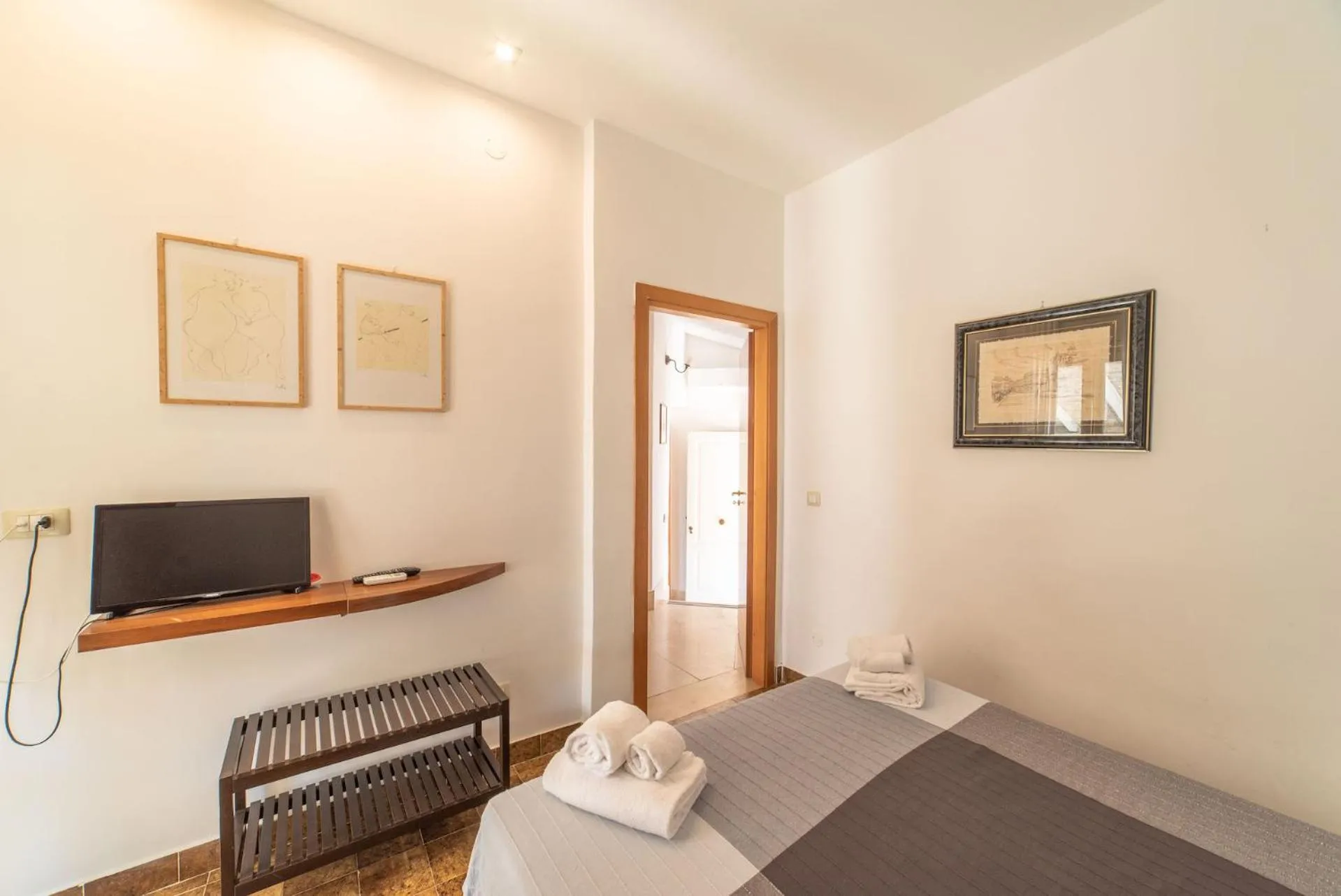 TV and multimedia, Bed in Borgo Marino Plemmirio