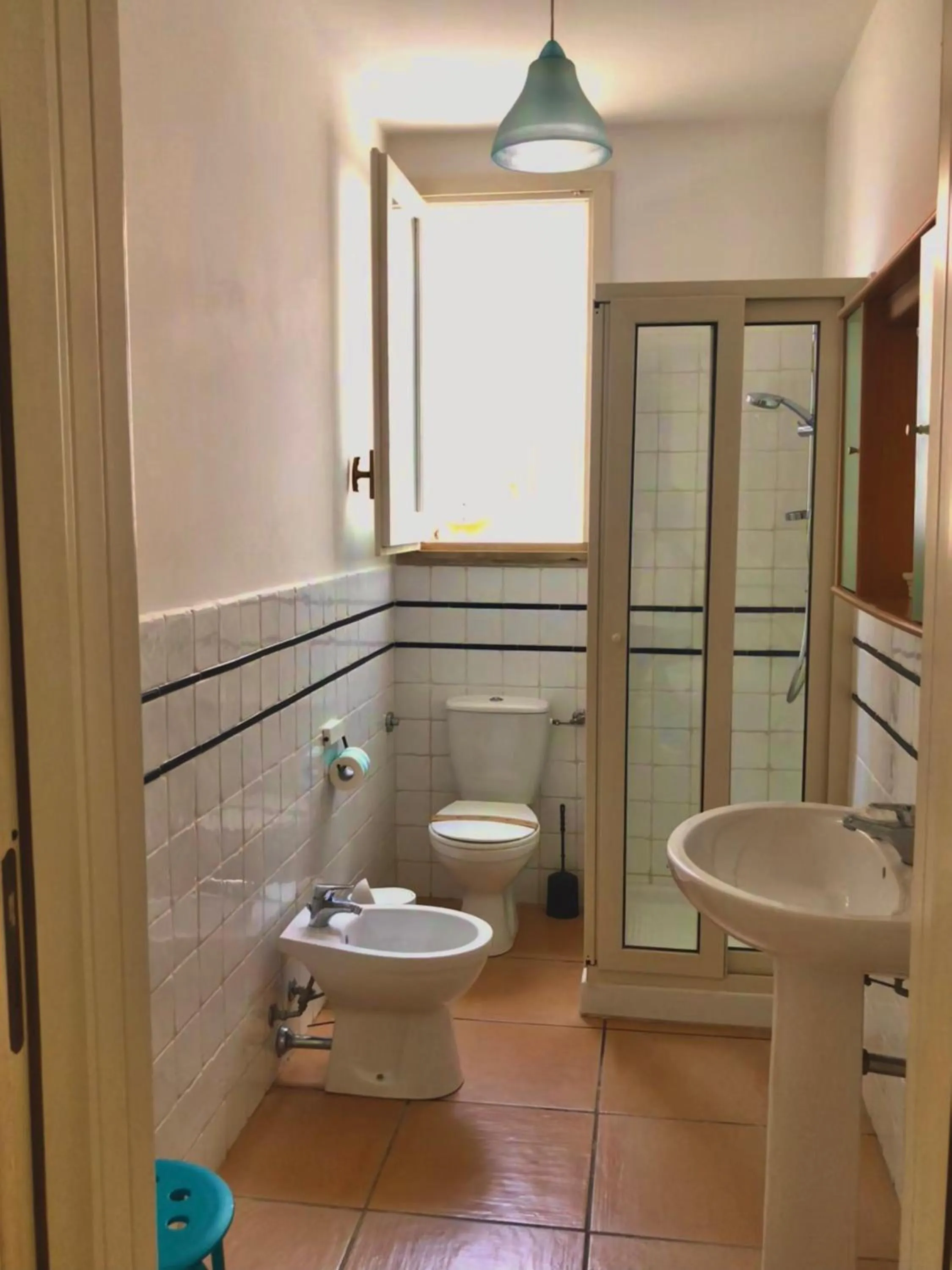 Shower in Borgo Marino Plemmirio