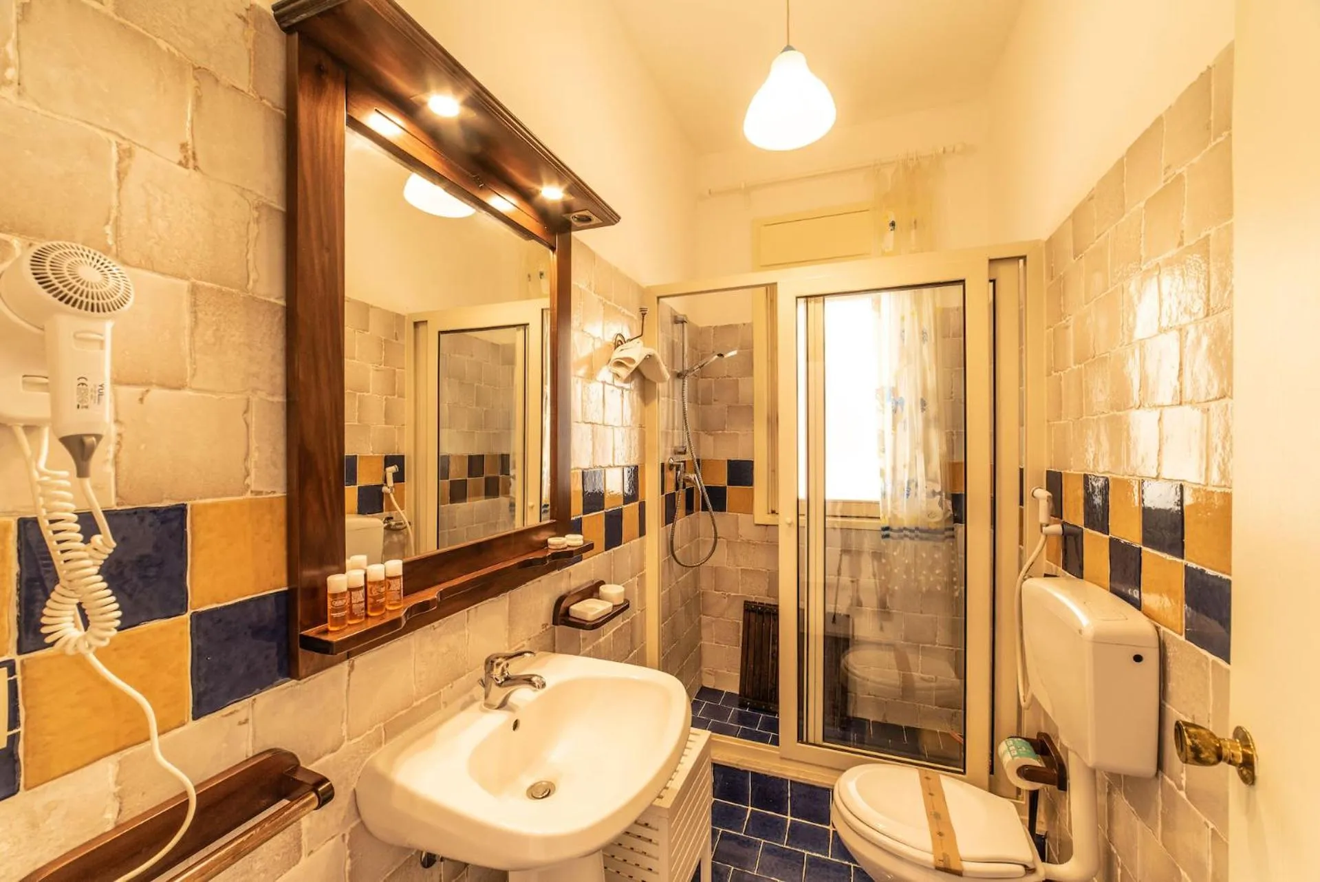 Shower in Borgo Marino Plemmirio