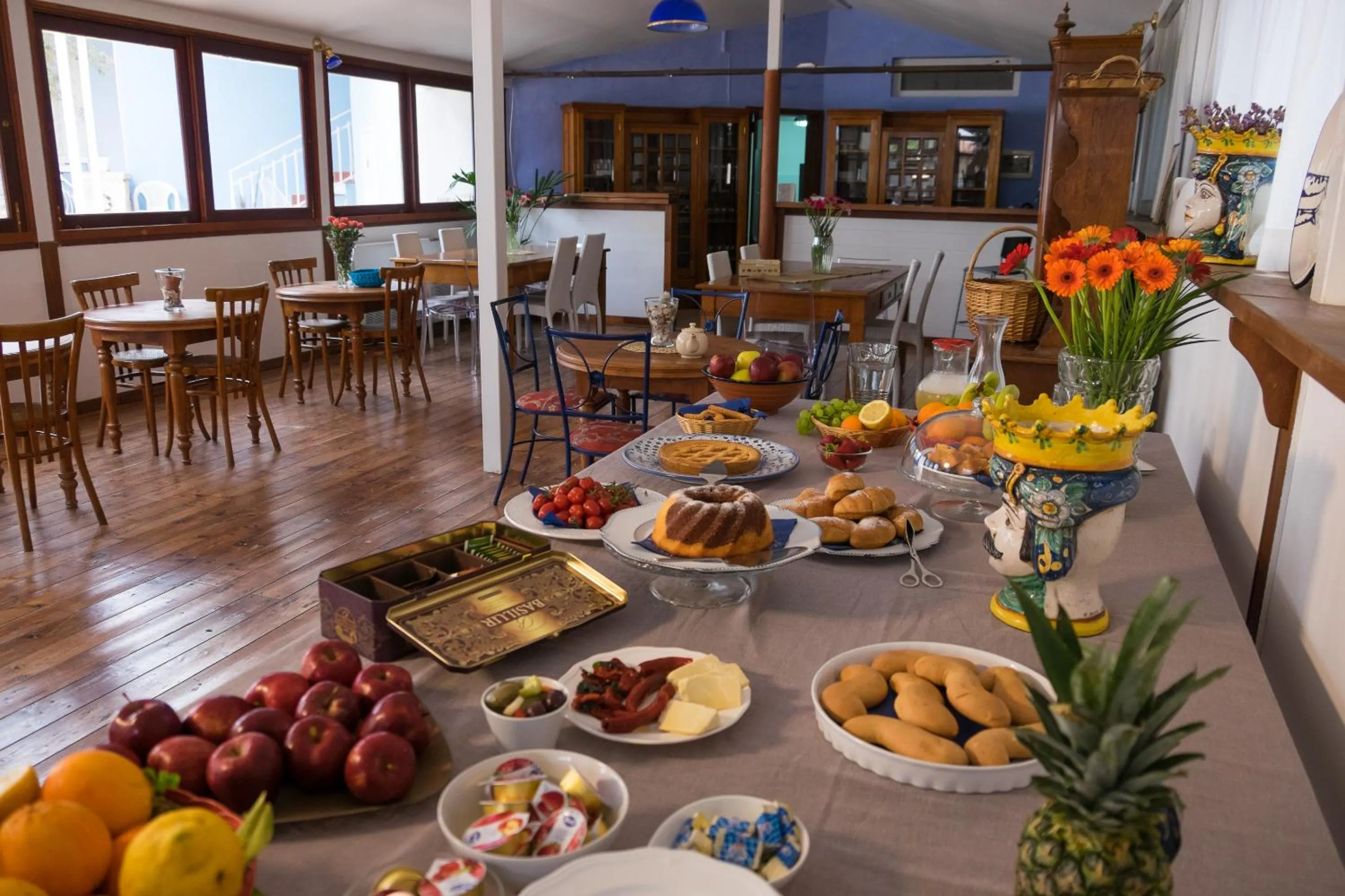 Communal lounge/ TV room in Borgo Marino Plemmirio