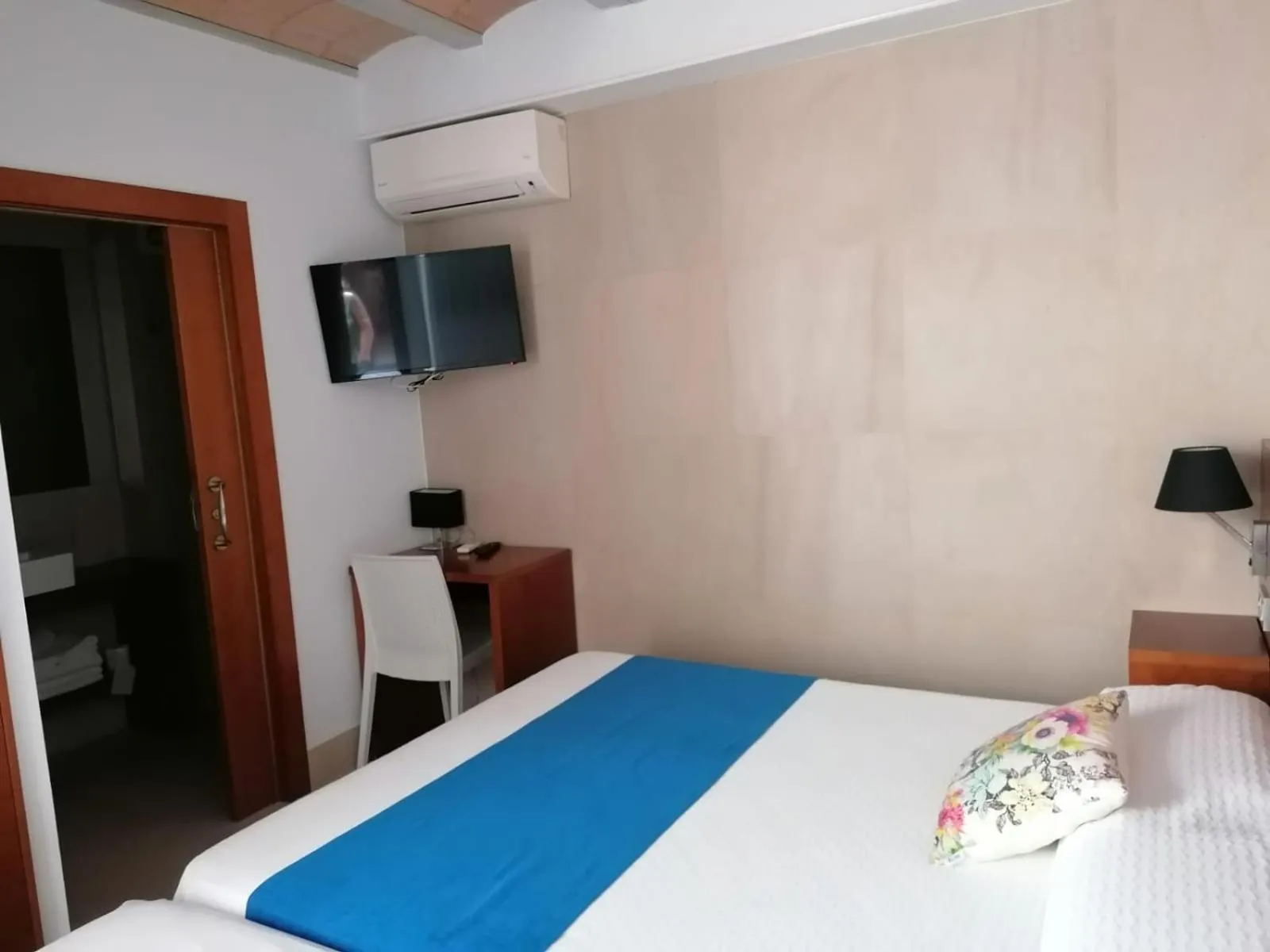 Bed in HOTEL ISLA PLANA